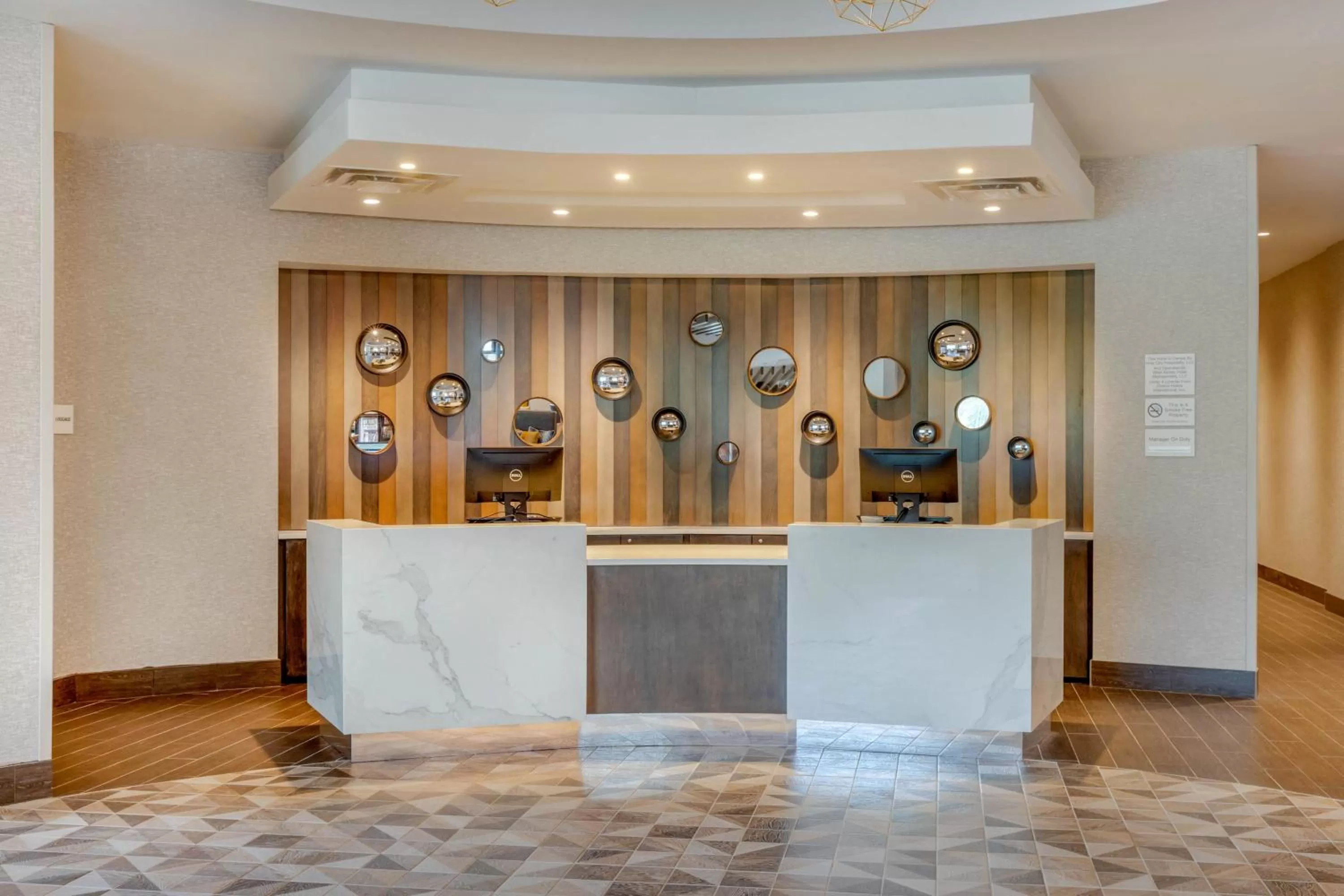 Lobby or reception in DoubleTree by Hilton Charleston Riverview