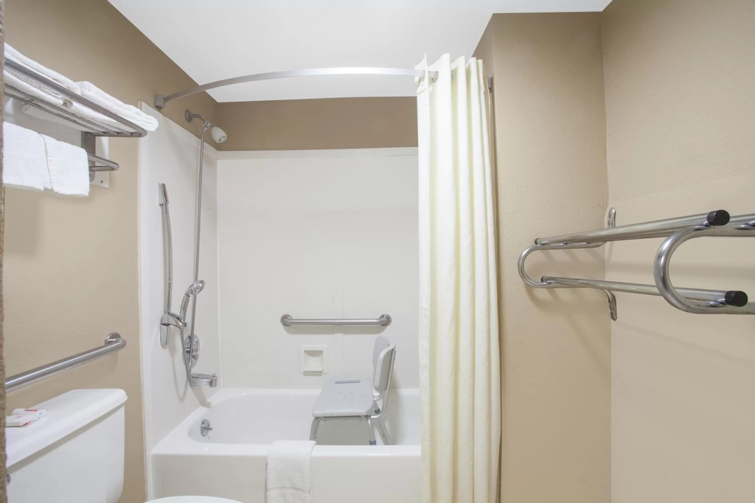 King Room - Mobility Accessible/Non-Smoking in Super 8 by Wyndham Nashville West