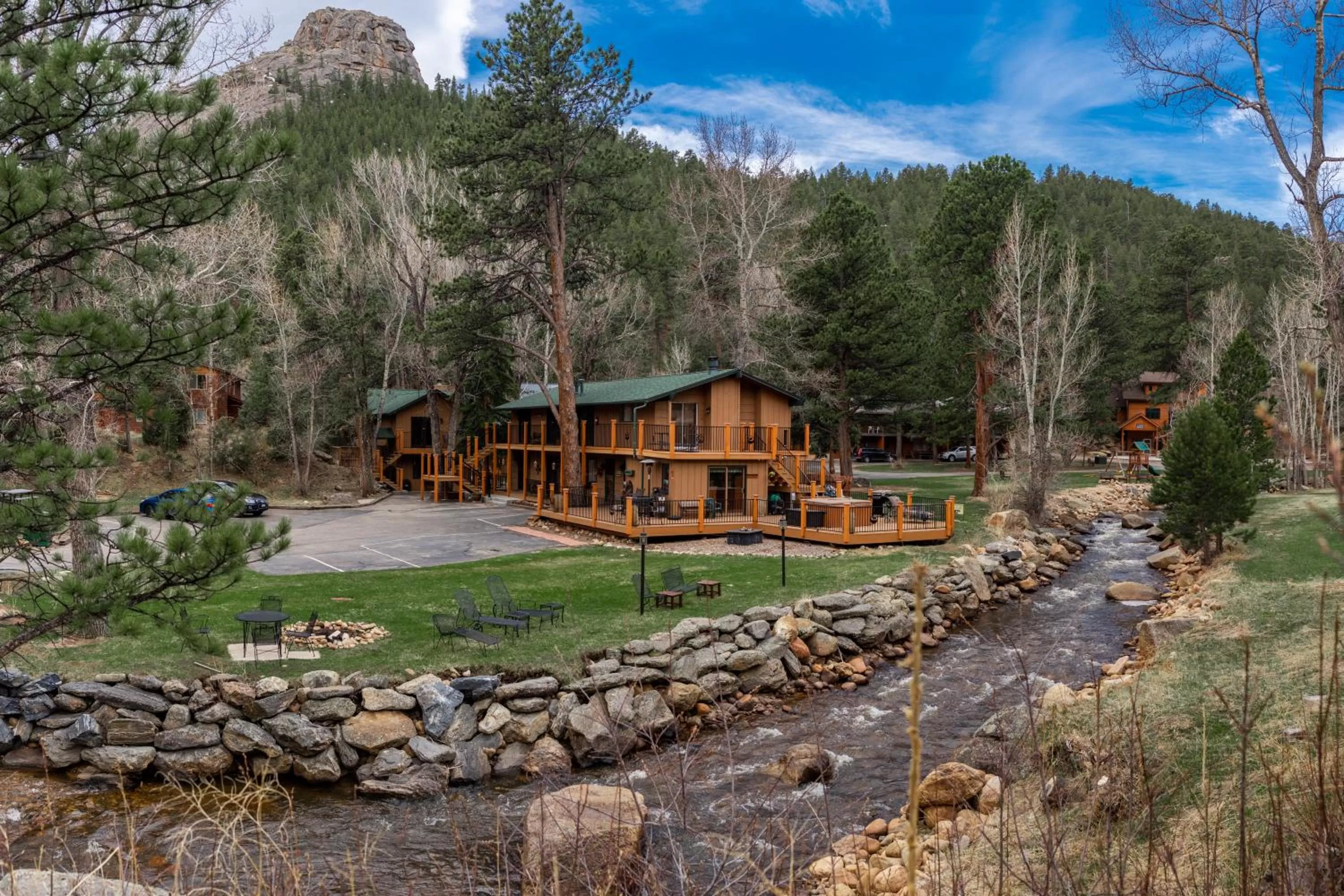 Spring in 4 Seasons Inn on Fall River