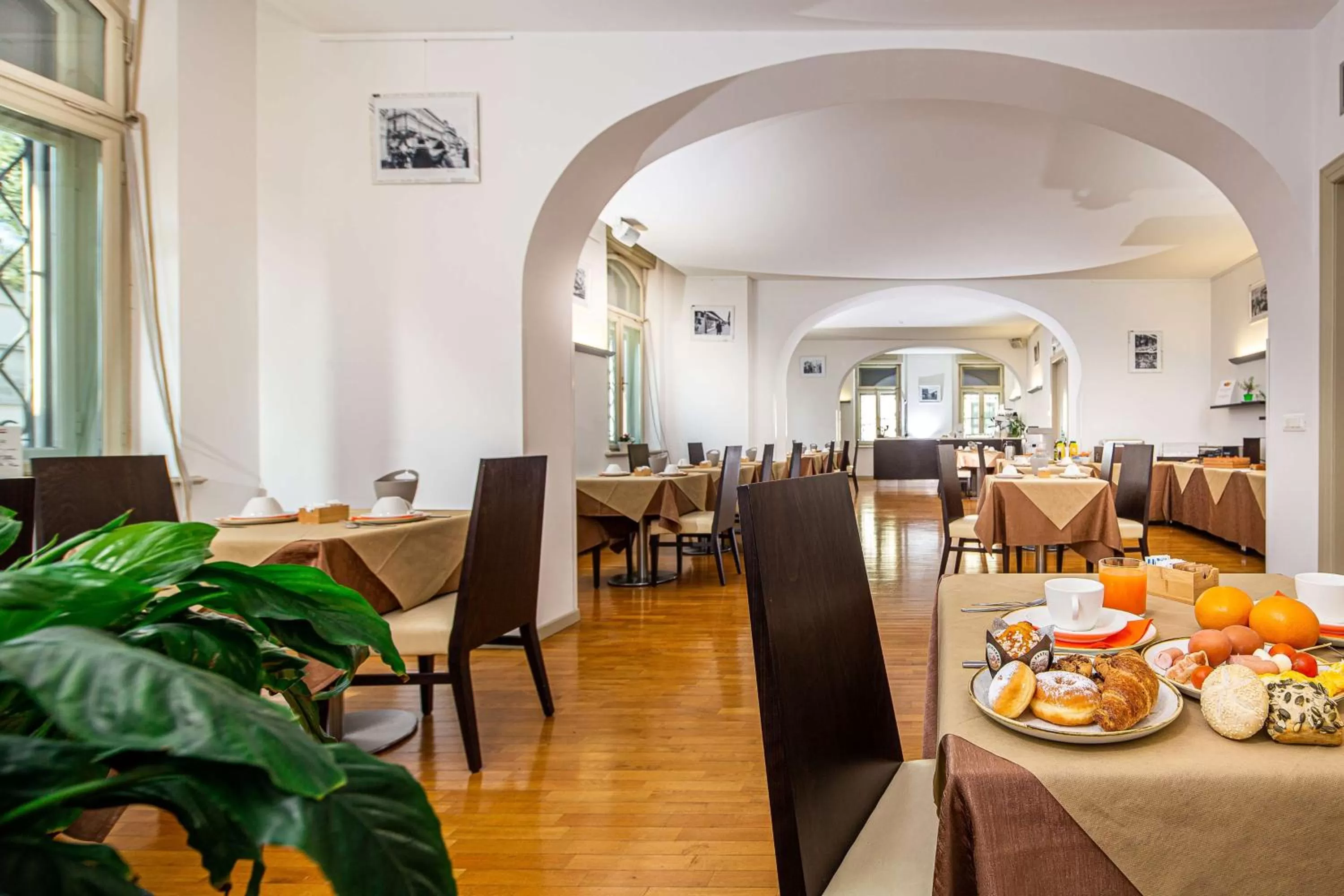 Restaurant/places to eat in Europalace Hotel, BW Signature Collection