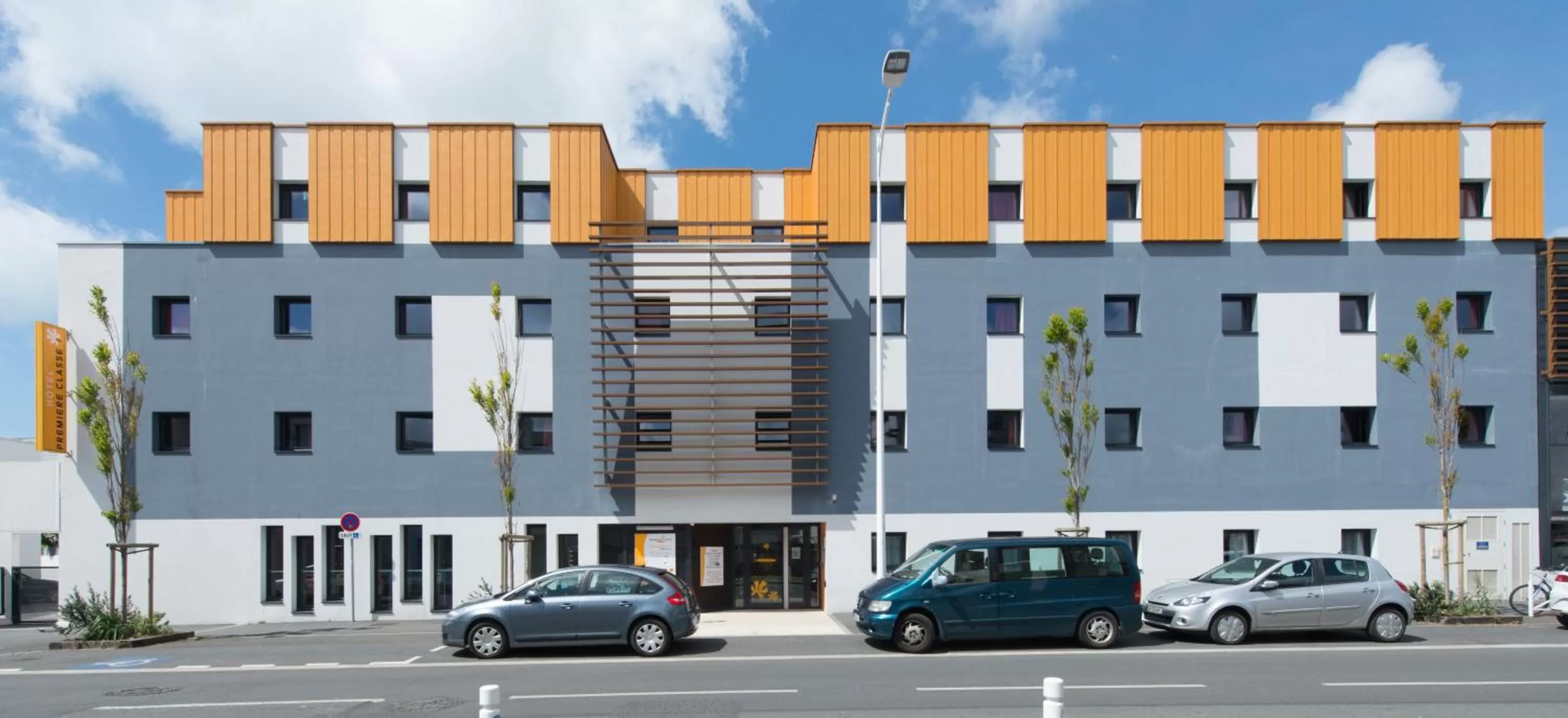 Facade/entrance in Première Classe La Rochelle Centre - Les Minimes