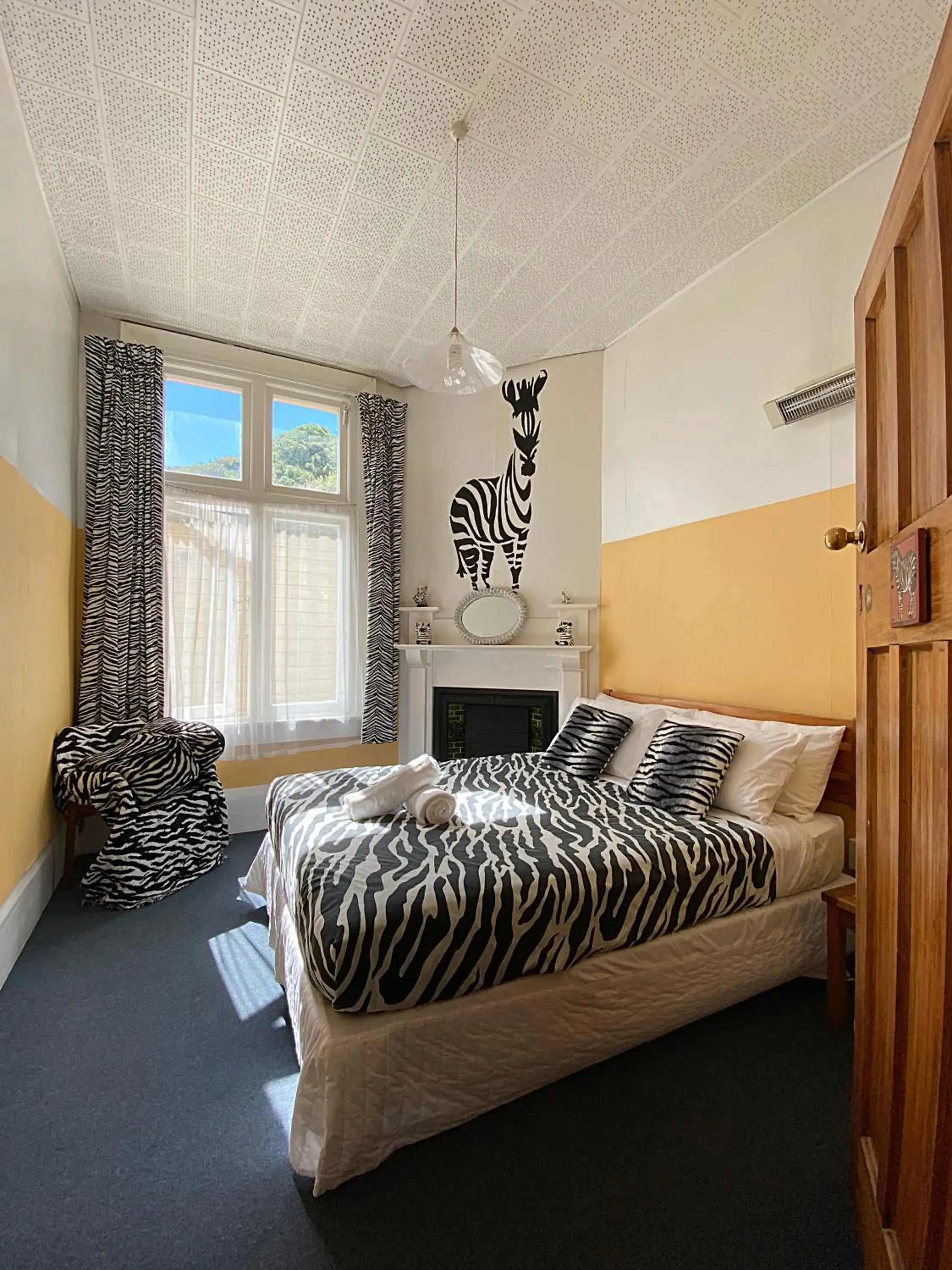 Double Room with Shared Bathroom in Noah's Ark Backpackers Double Room with Shared Bathroom in Noah's Ark Backpackers