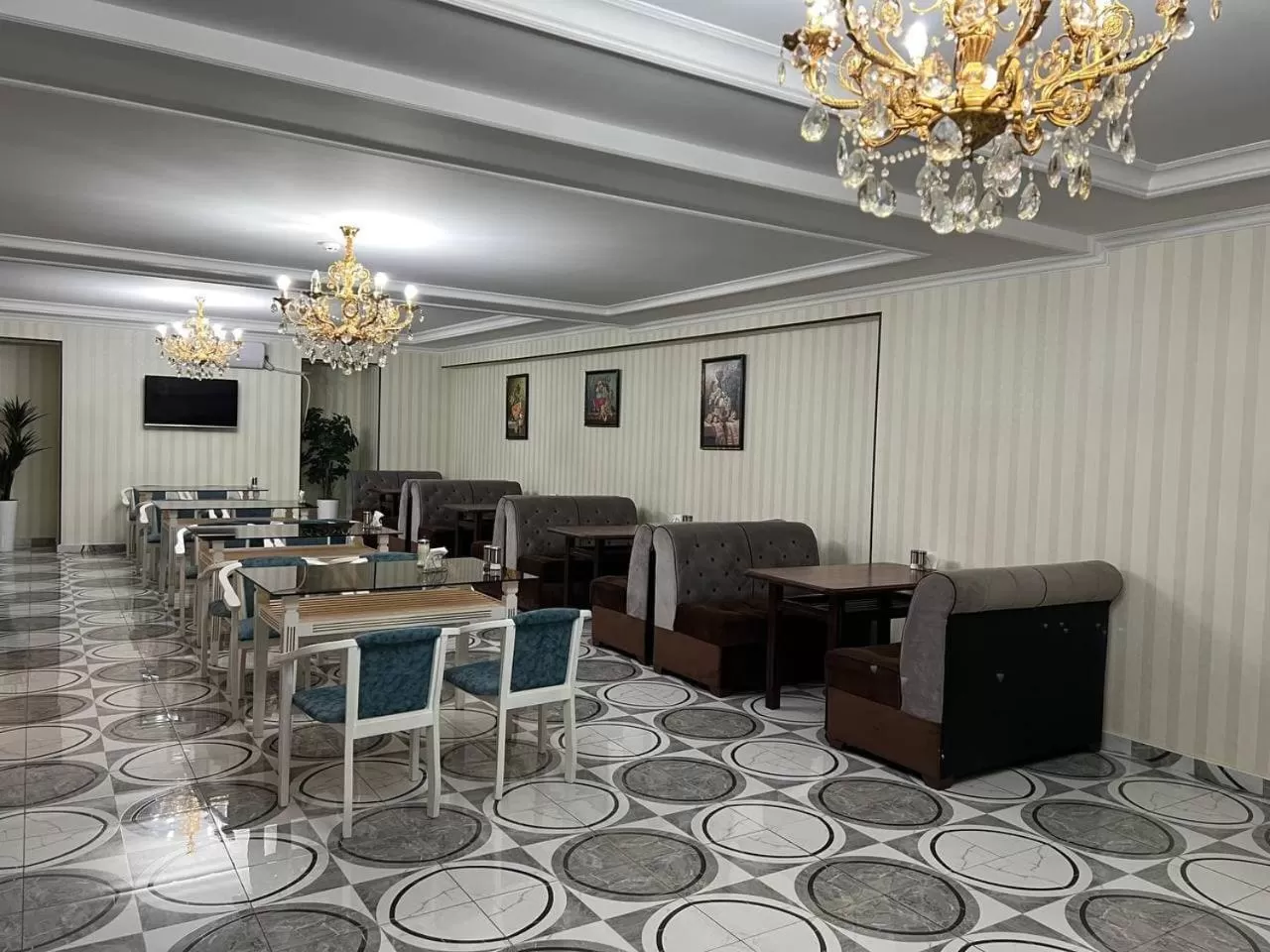 Restaurant/Places to Eat in Orient Inn