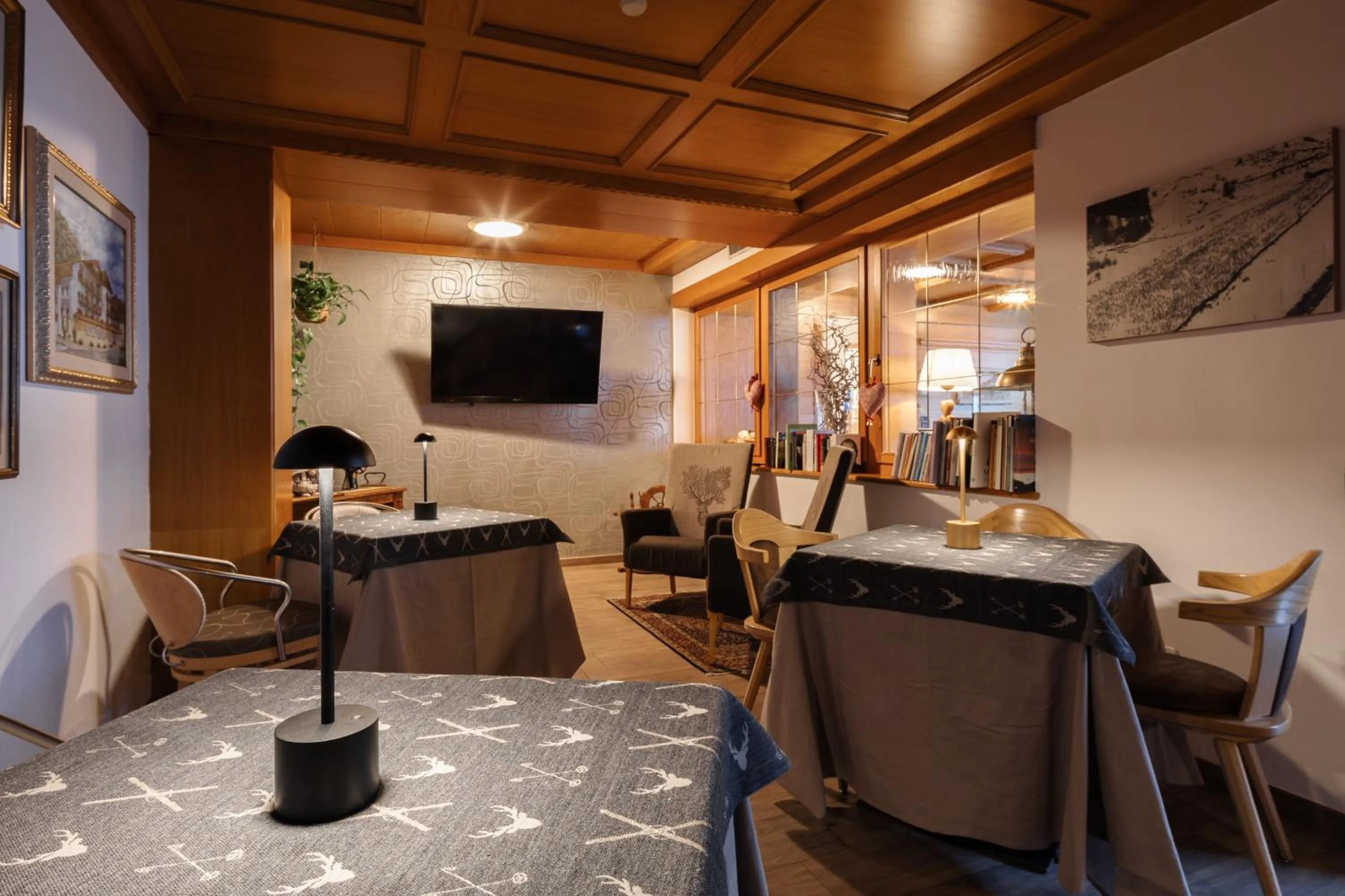 Communal lounge/ TV room in Hotel Nele