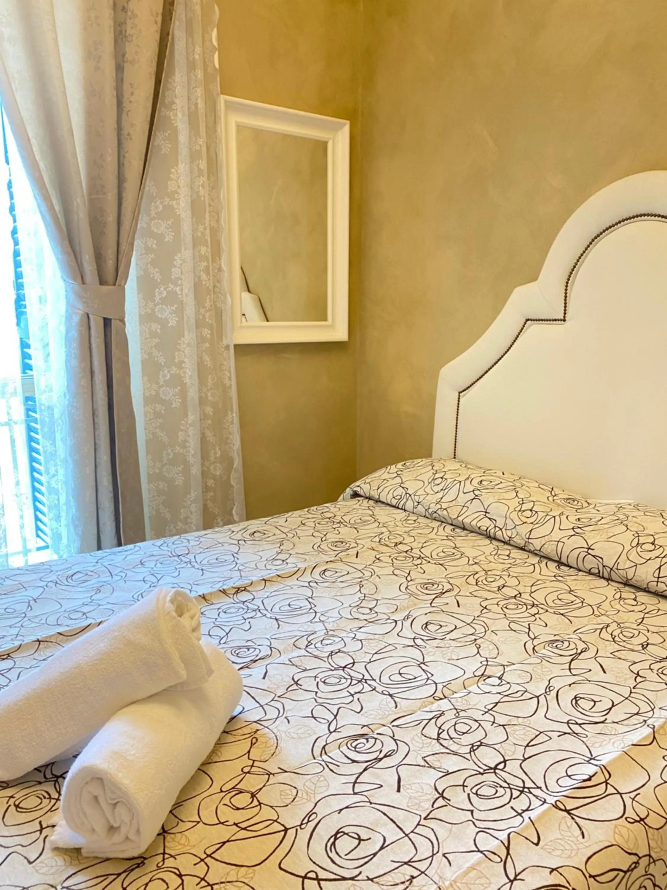 Bed in Boutique Hotel Calais Milano