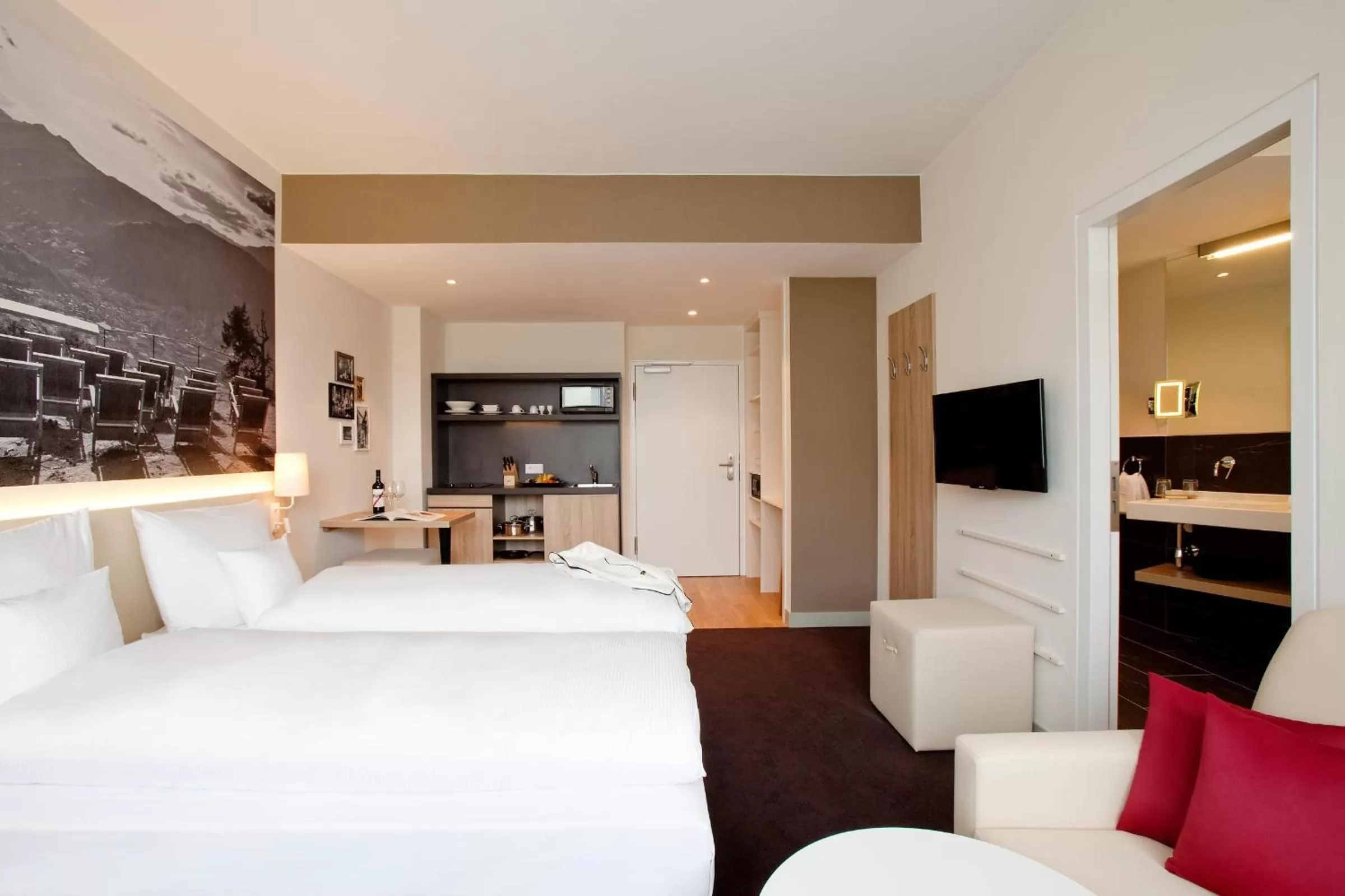 Photo of the whole room, Bed in Vienna House Easy by Wyndham München