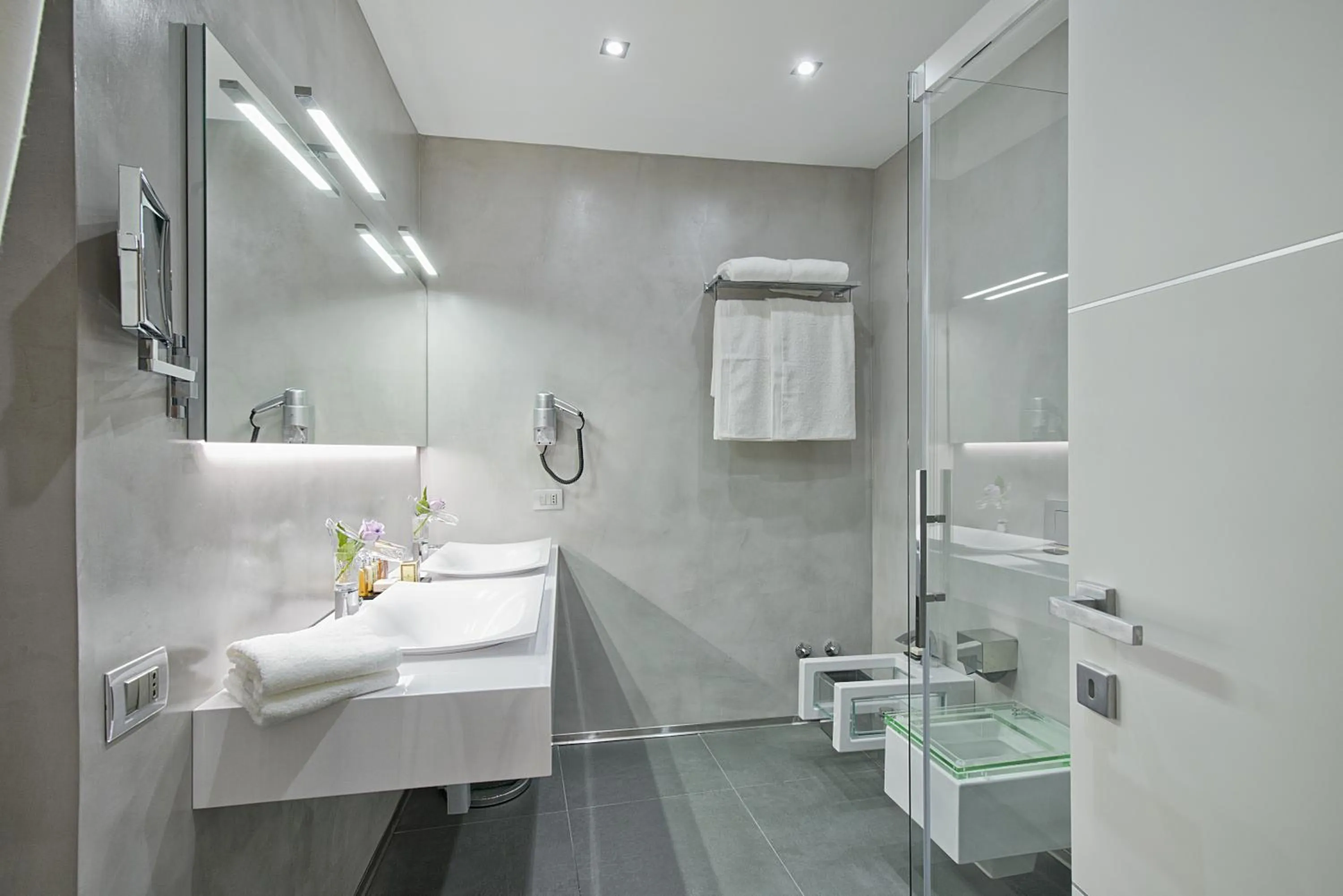 Shower in Domus Libera