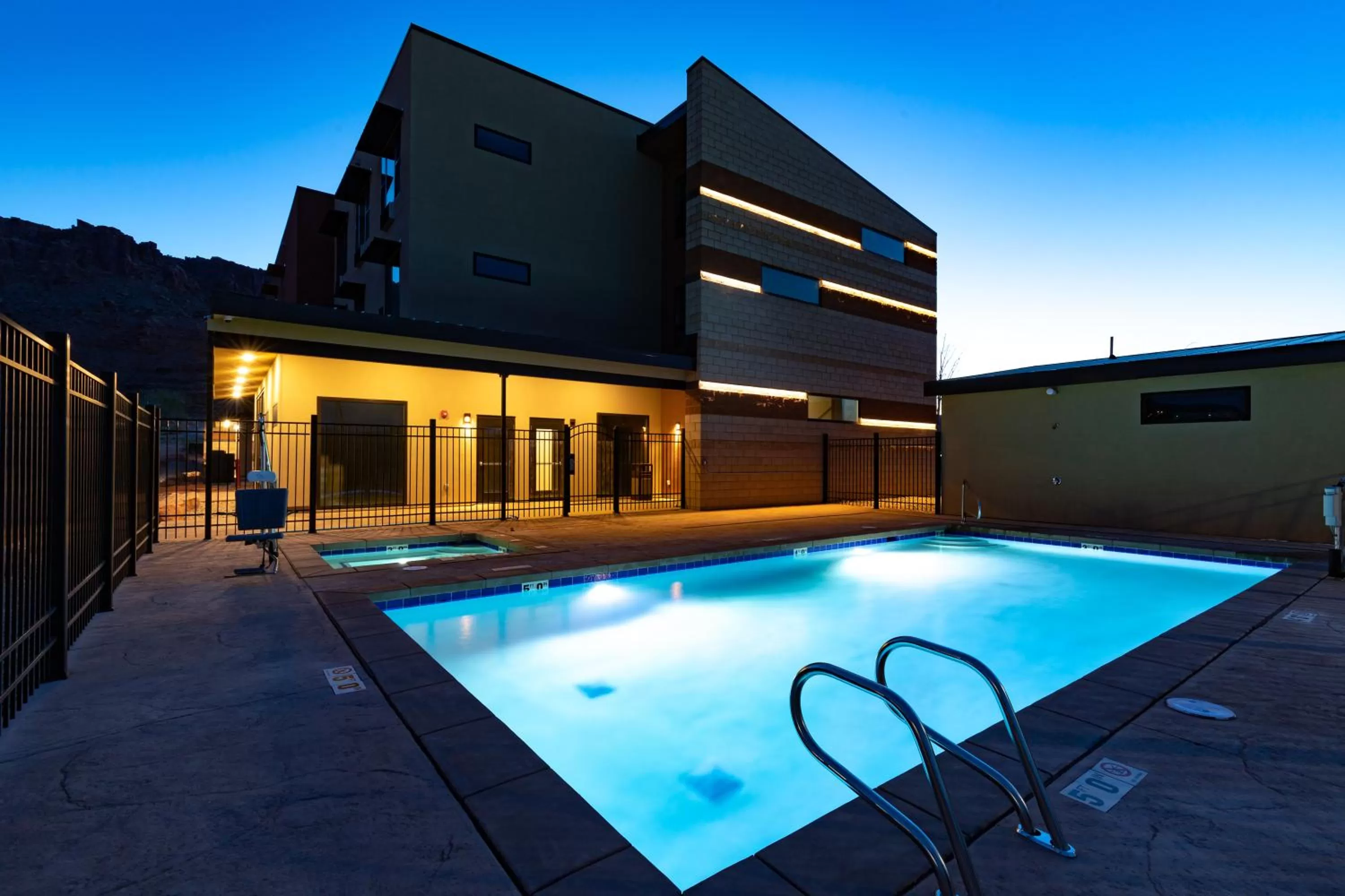 Swimming pool in Scenic View Inn & Suites Moab