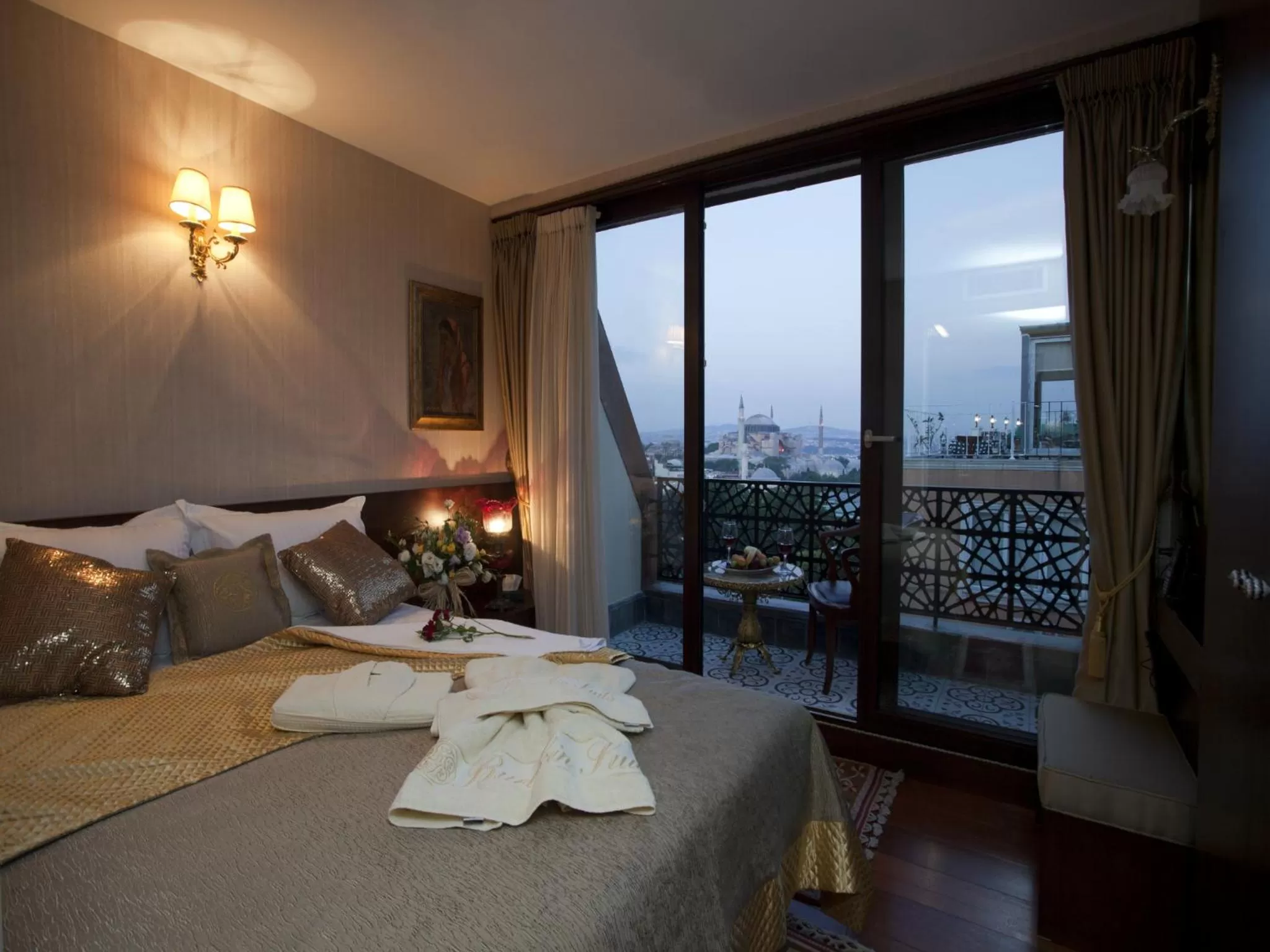 Double Room with Balcony in Burckin Hotel