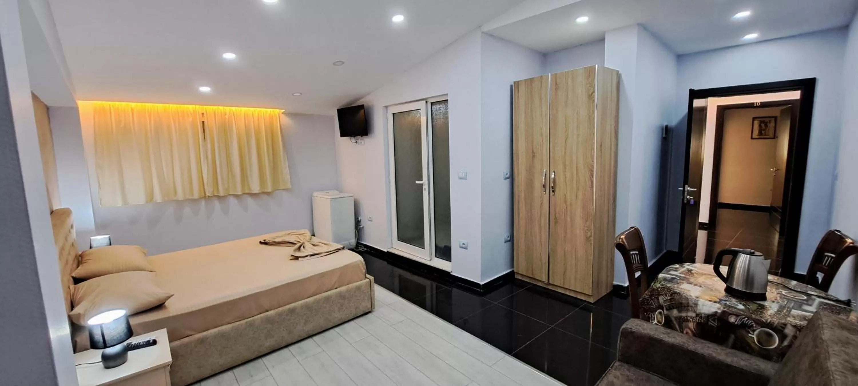 Bed in CityCenterHotel Shkoder