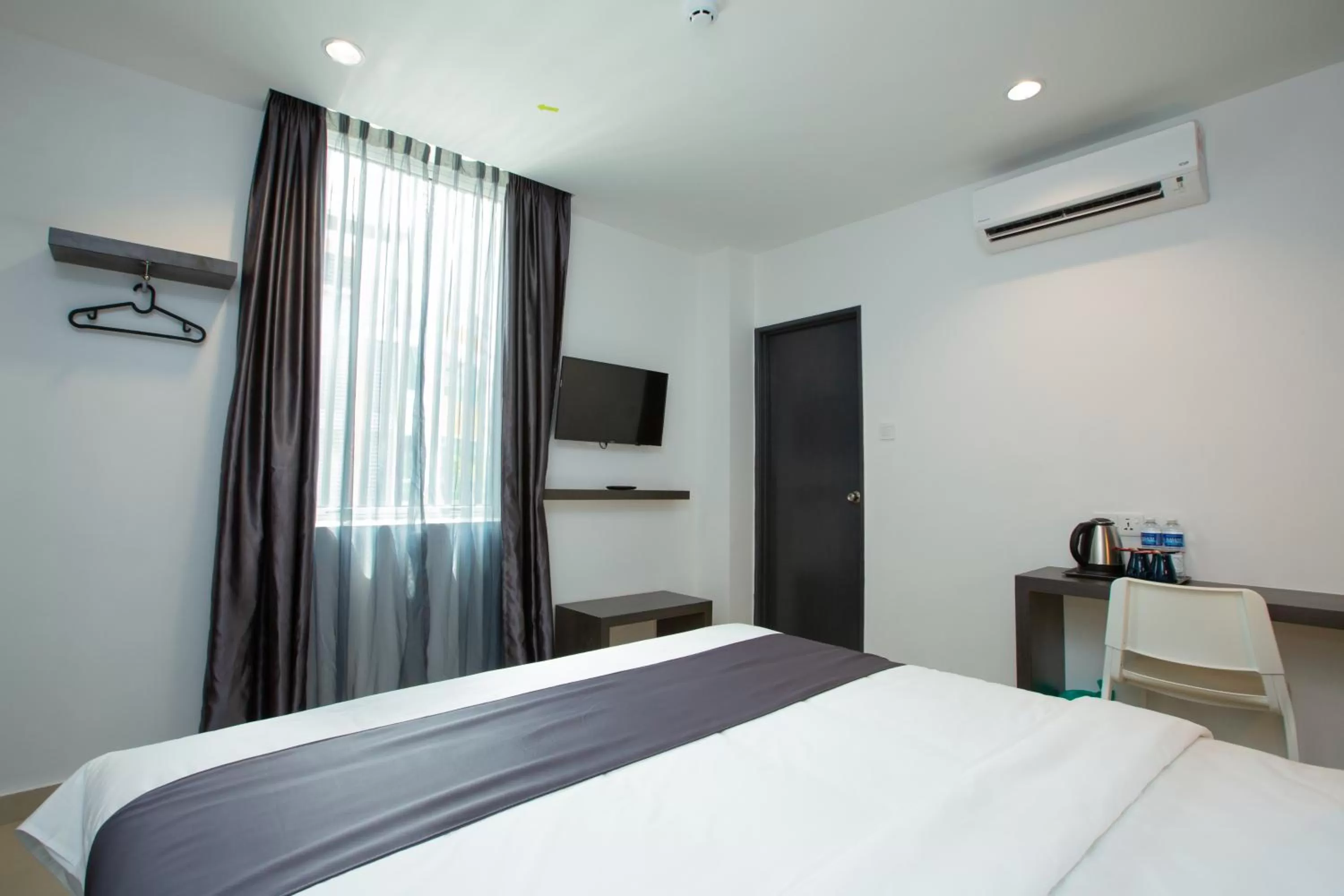 Bed in 1 Hotel Signature