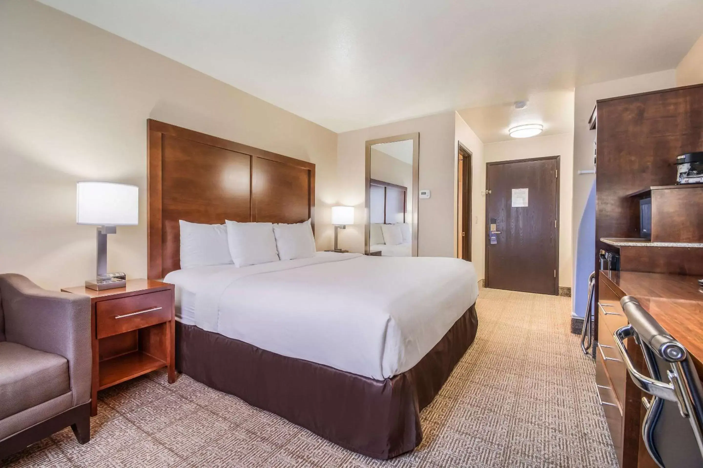 King Room - Accessible/Non-Smoking in Comfort Inn Newport King Room - Accessible/Non-Smoking in Comfort Inn Newport