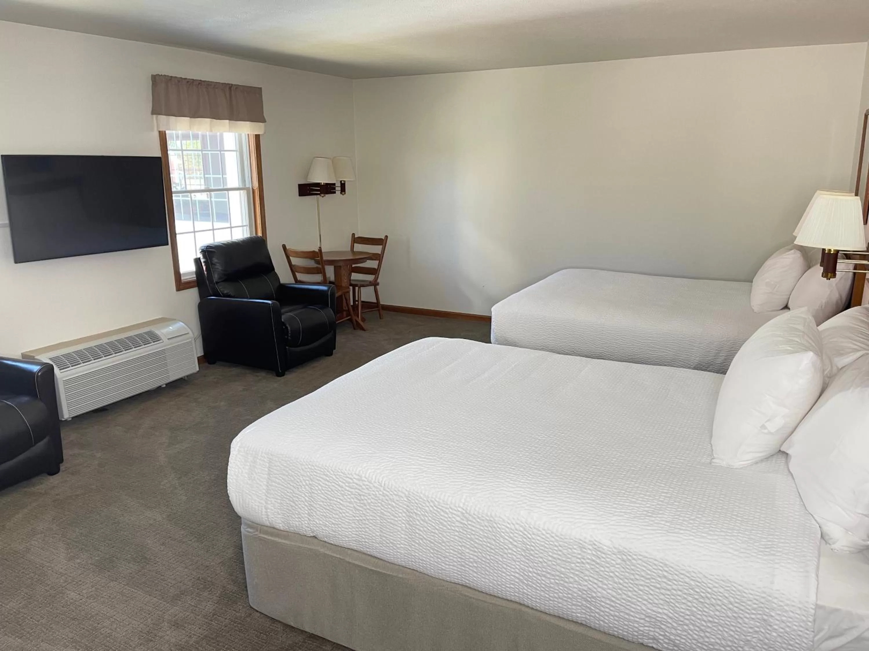 Bed in Farmstead Inn and Conference Center