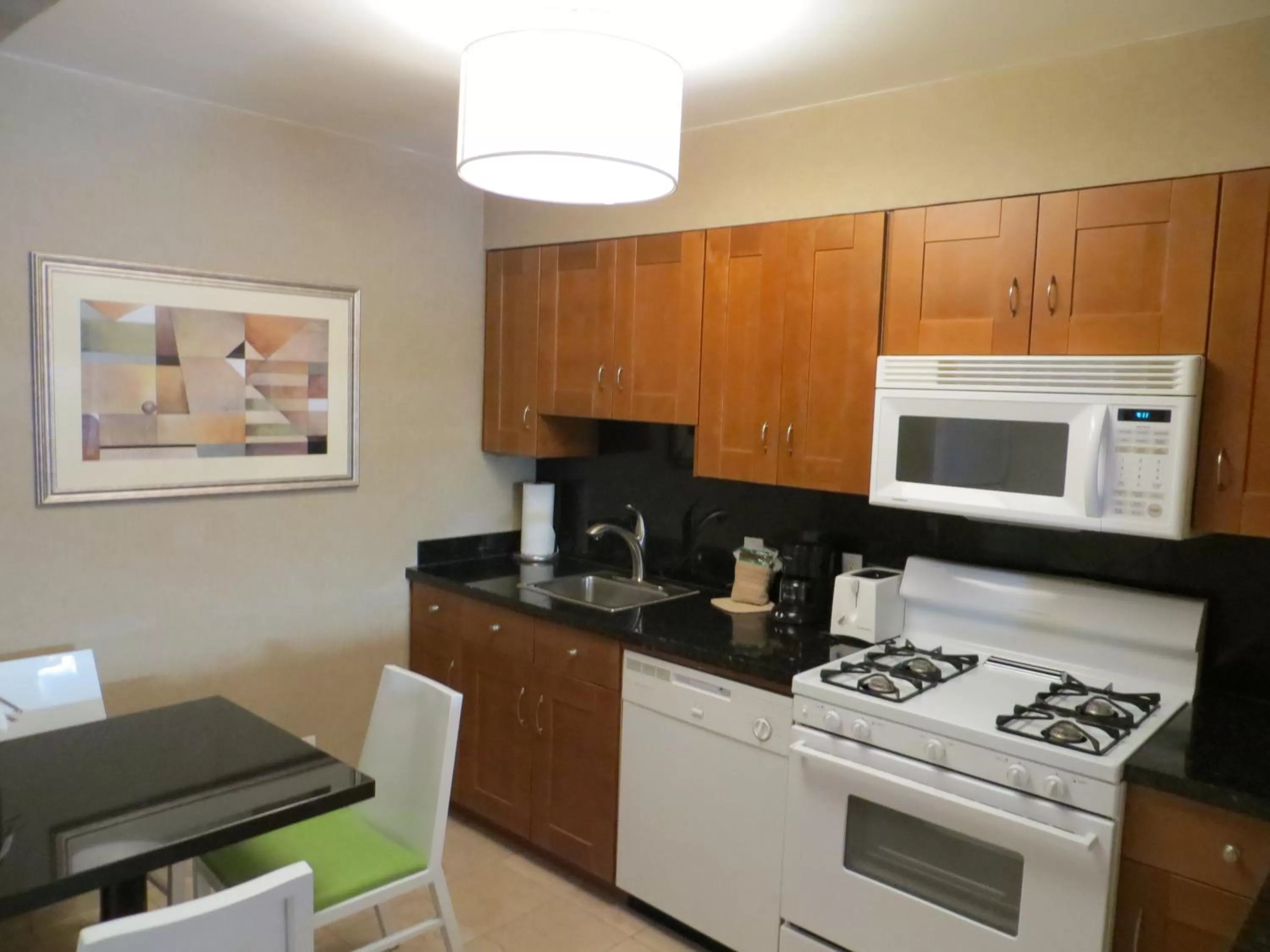 Kitchen or kitchenette in 7 Springs Inn & Suites