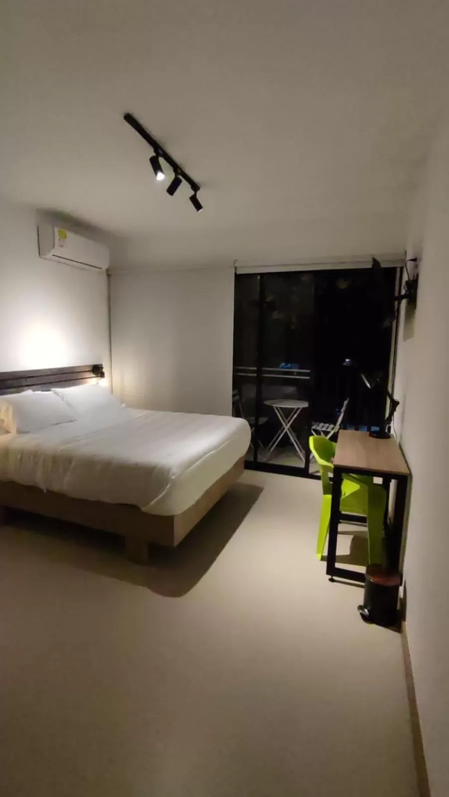 View (from property/room), Bed in HOTEL 9.5 SAN FERNANDO