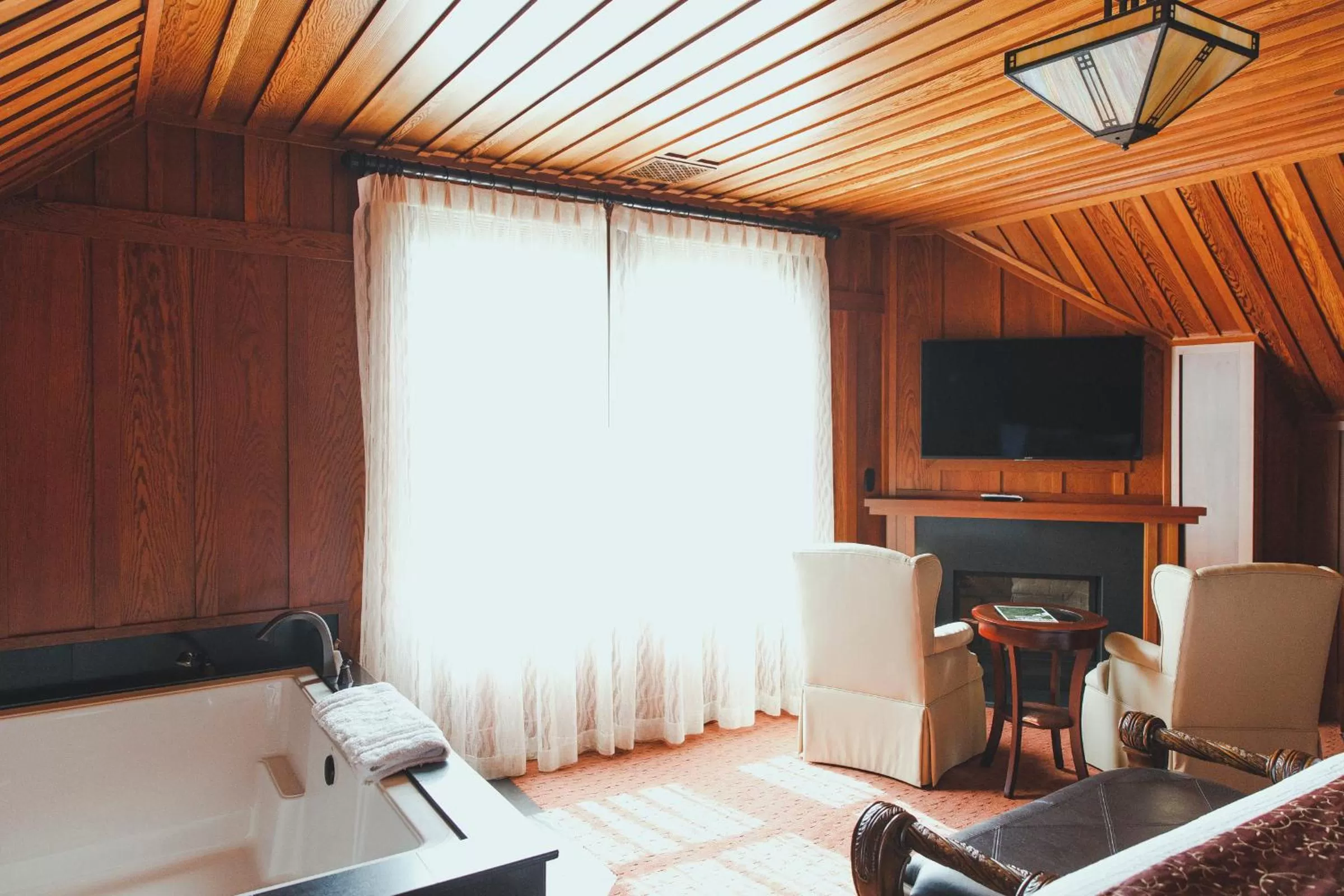 Seating area in Noyo Harbor Inn