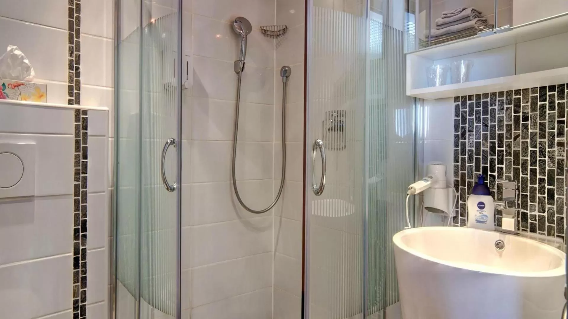 Shower, Bathroom in Suit' & Frühstück Zum Latschen - Adults Only