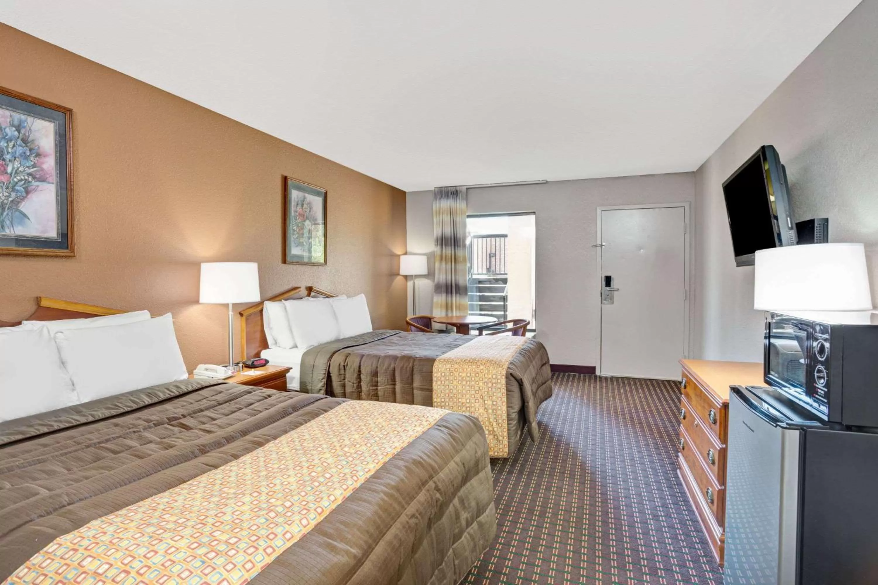 Photo of the whole room, Bed in Days Inn by Wyndham Hernando