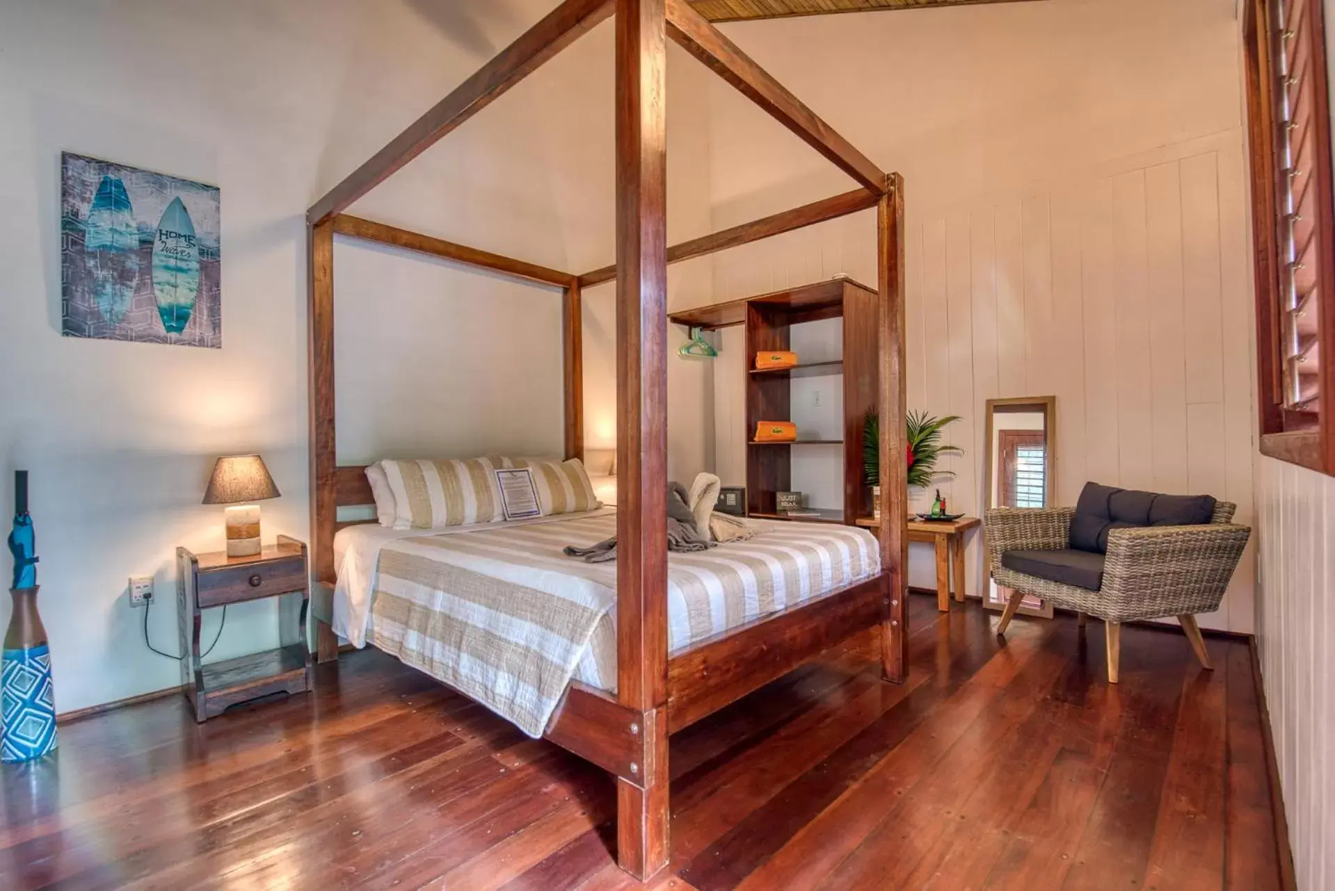 4 Poster Queen Room with Jungle View in Oasis Bluff Beach 4 Poster Queen Room with Jungle View in Oasis Bluff Beach