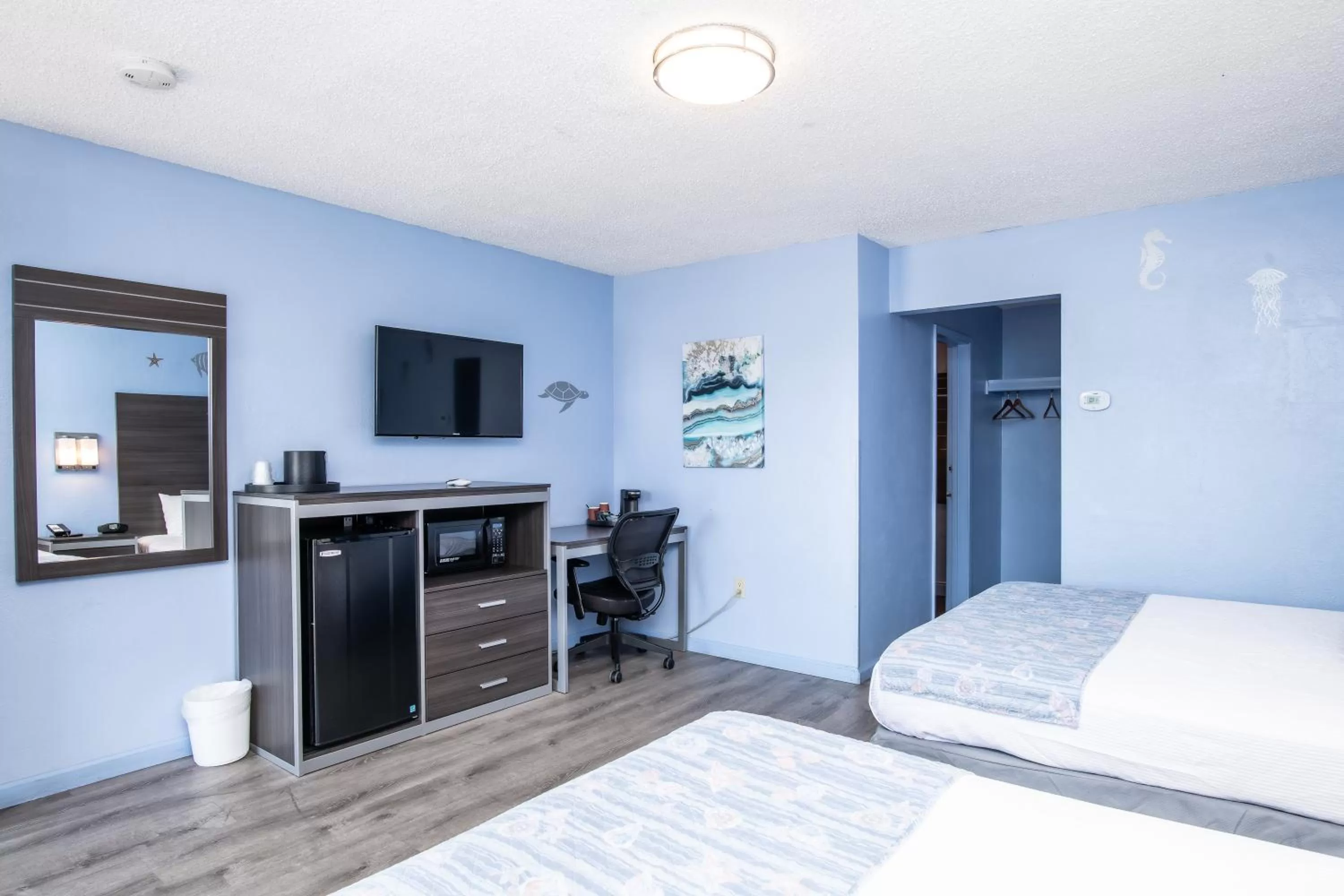 Bed in Aqua Breeze Inn