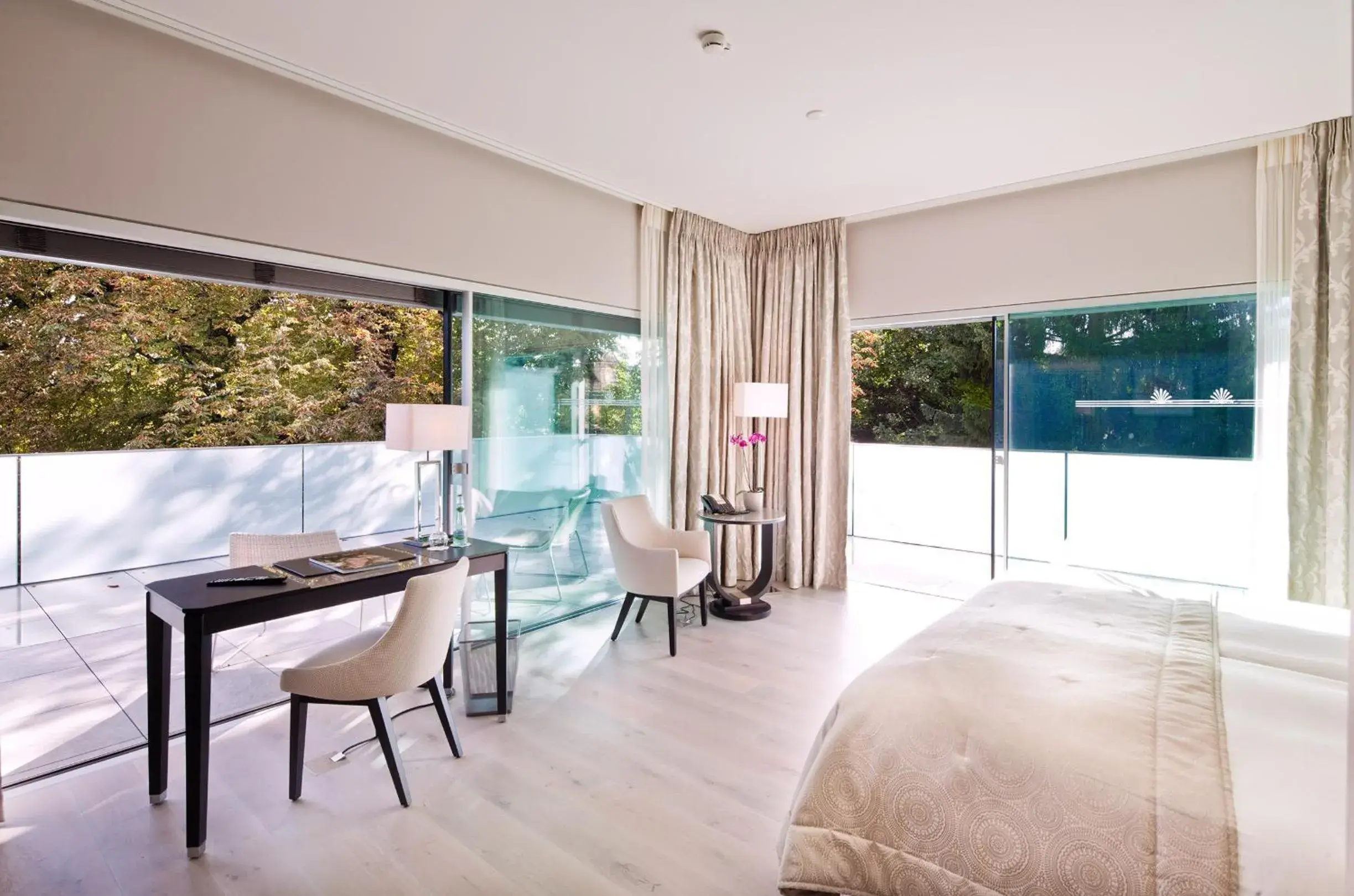 Deluxe Double Room in Hostellerie Le Petit Manoir Deluxe Double Room in Hostellerie Le Petit Manoir