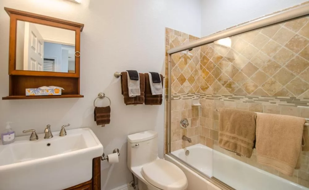 Shower in Vistalmar Beach Resort