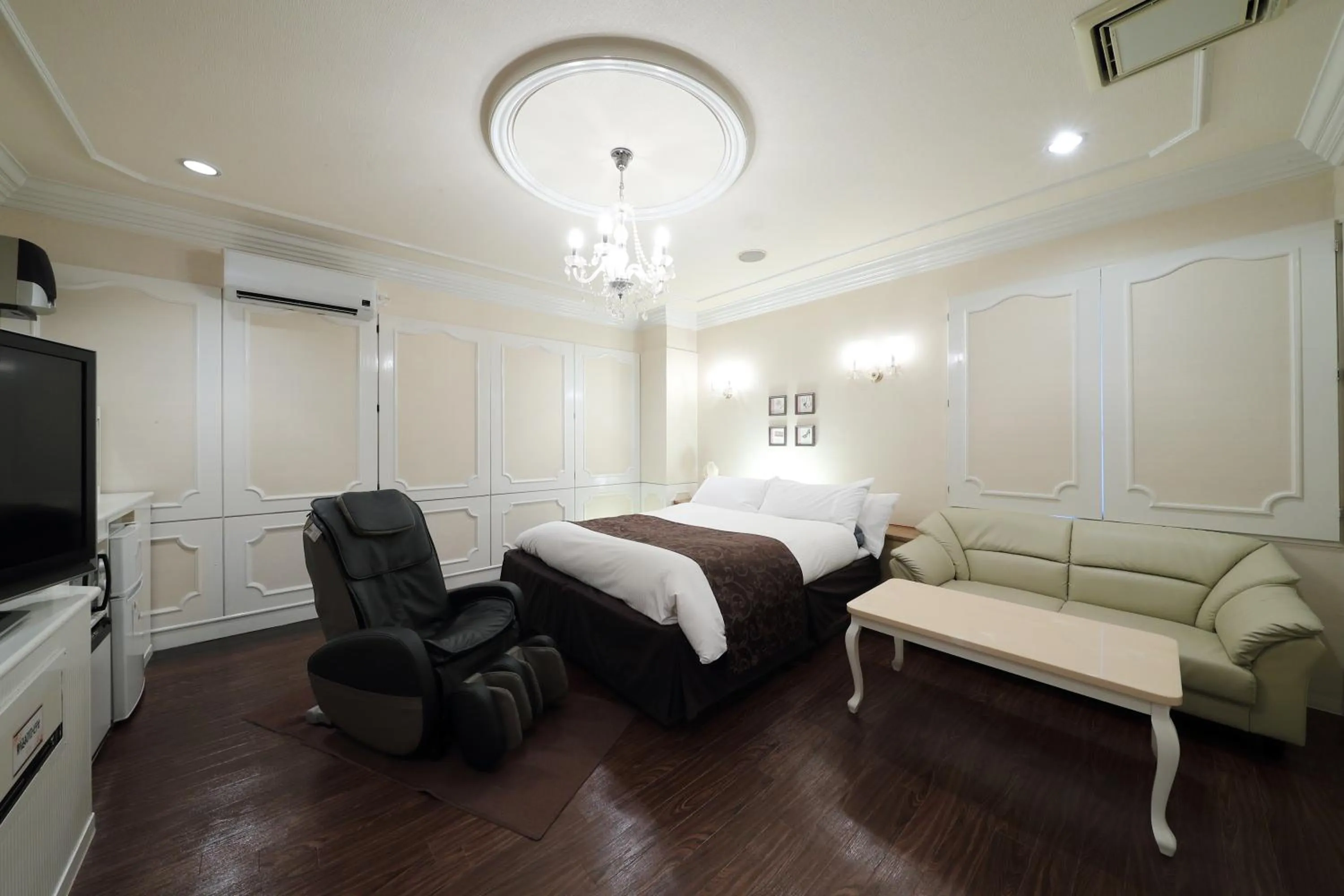 Photo of the whole room, Bed in Hotel Fine Garden Okayama II