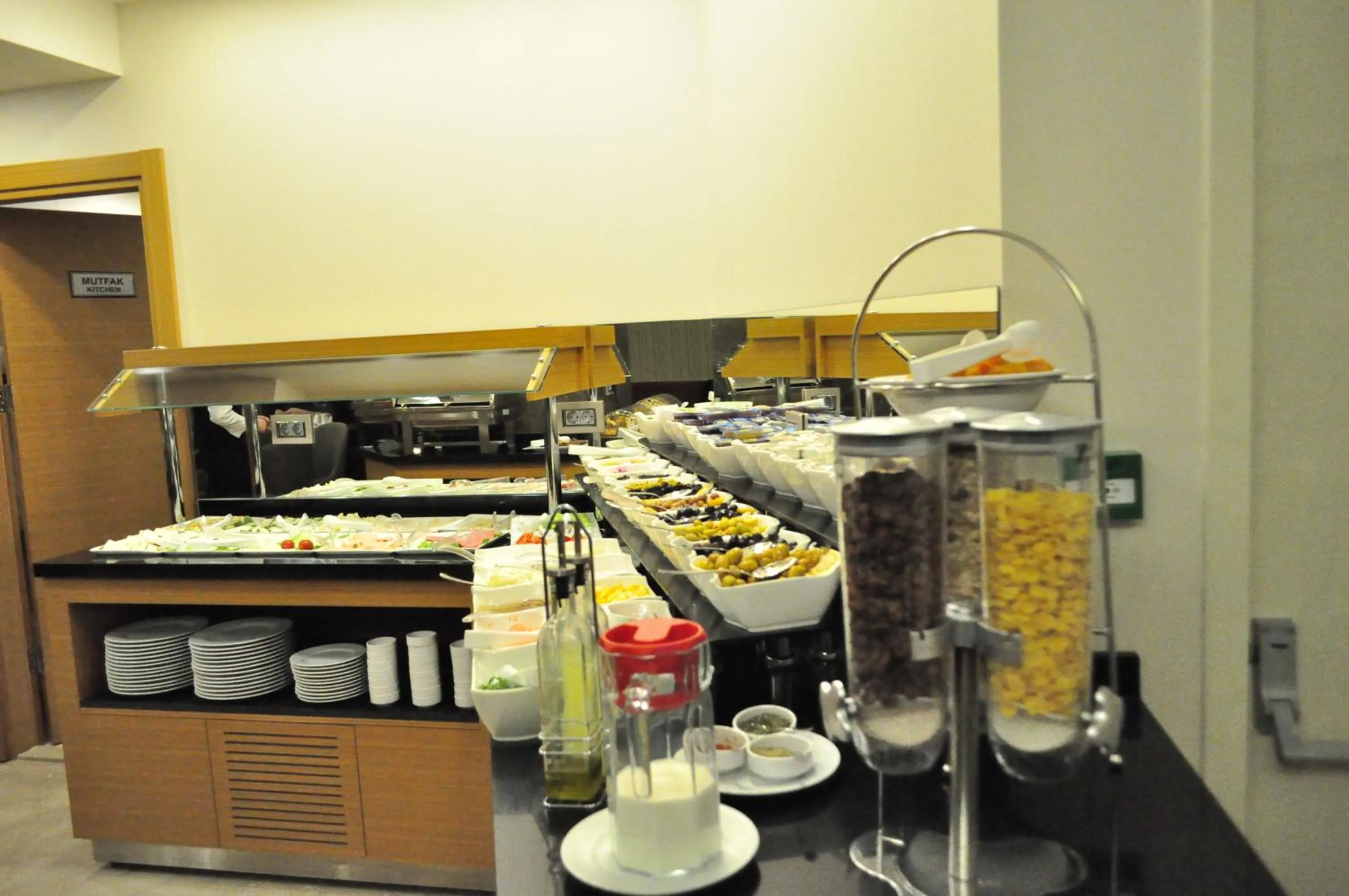 Restaurant/places to eat in Bisetun Hotel