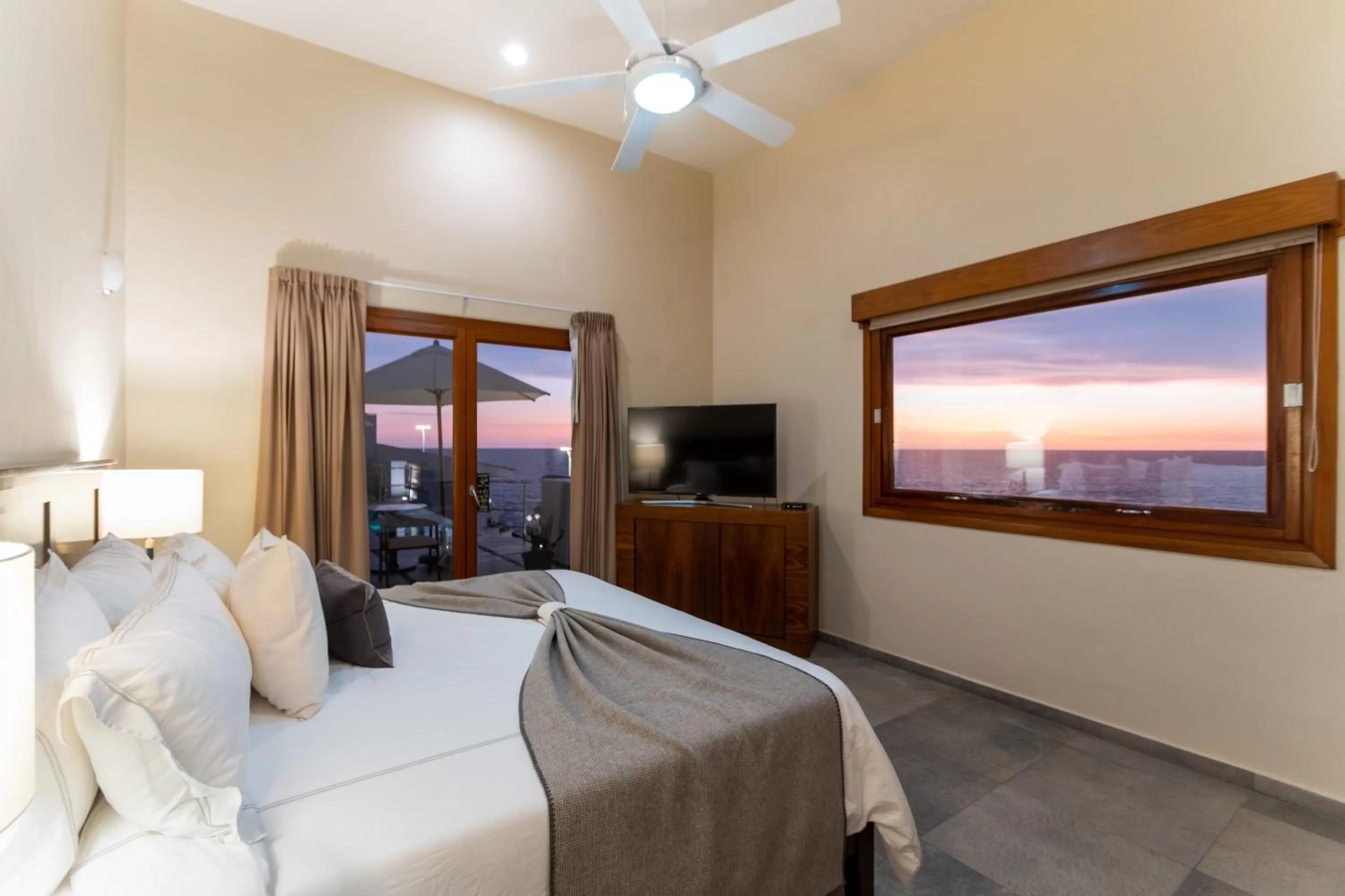 King Room with Sea View in Casa Lucila Mazatlán Curamoria Collection