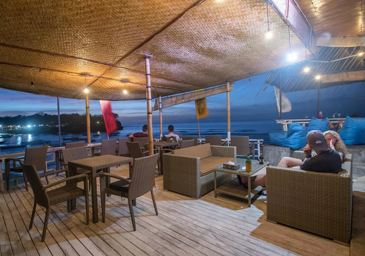 Restaurant/places to eat in Mushroom Beach Bungalows