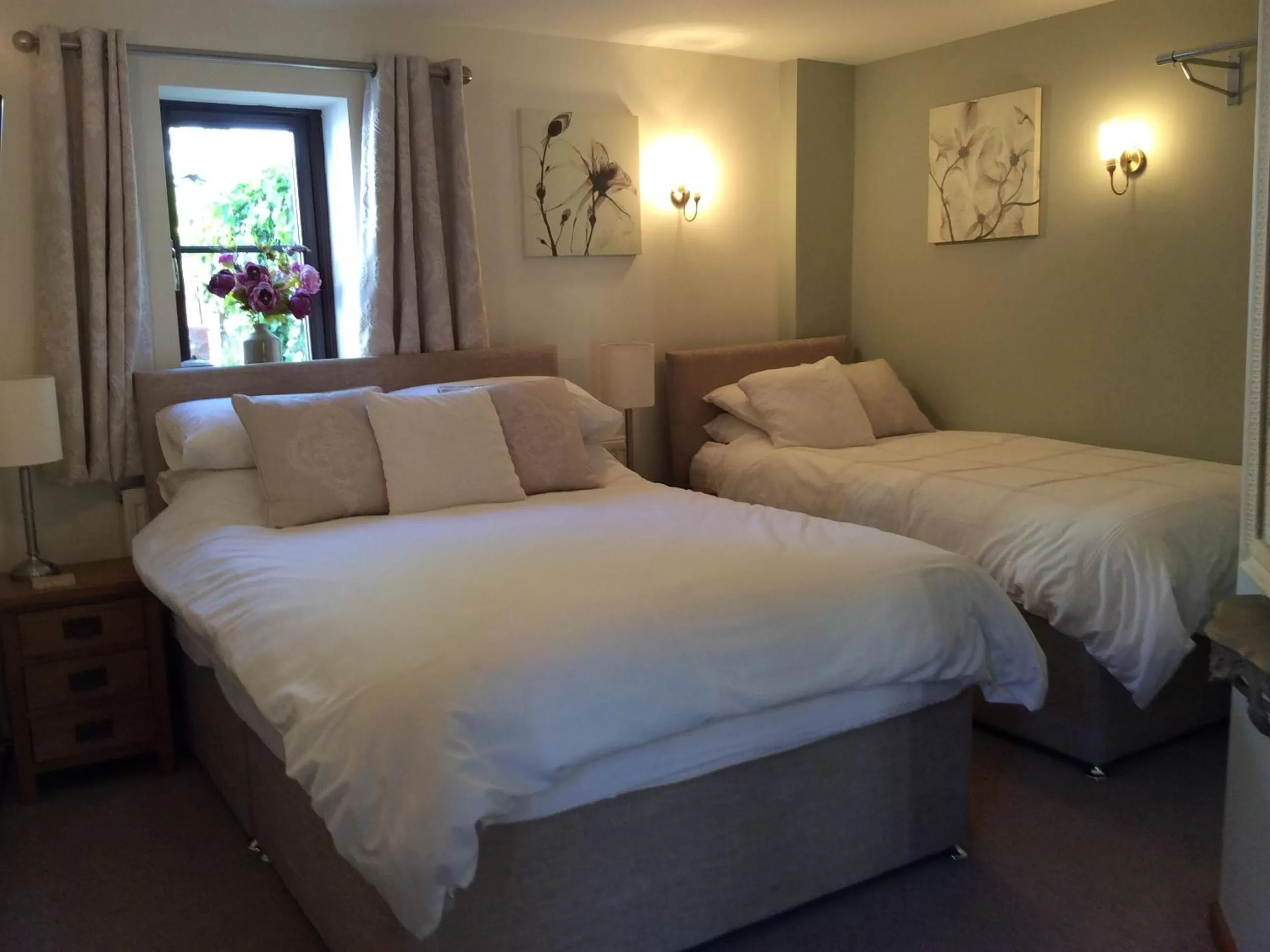 Bedroom, Bed in Old Street B&B