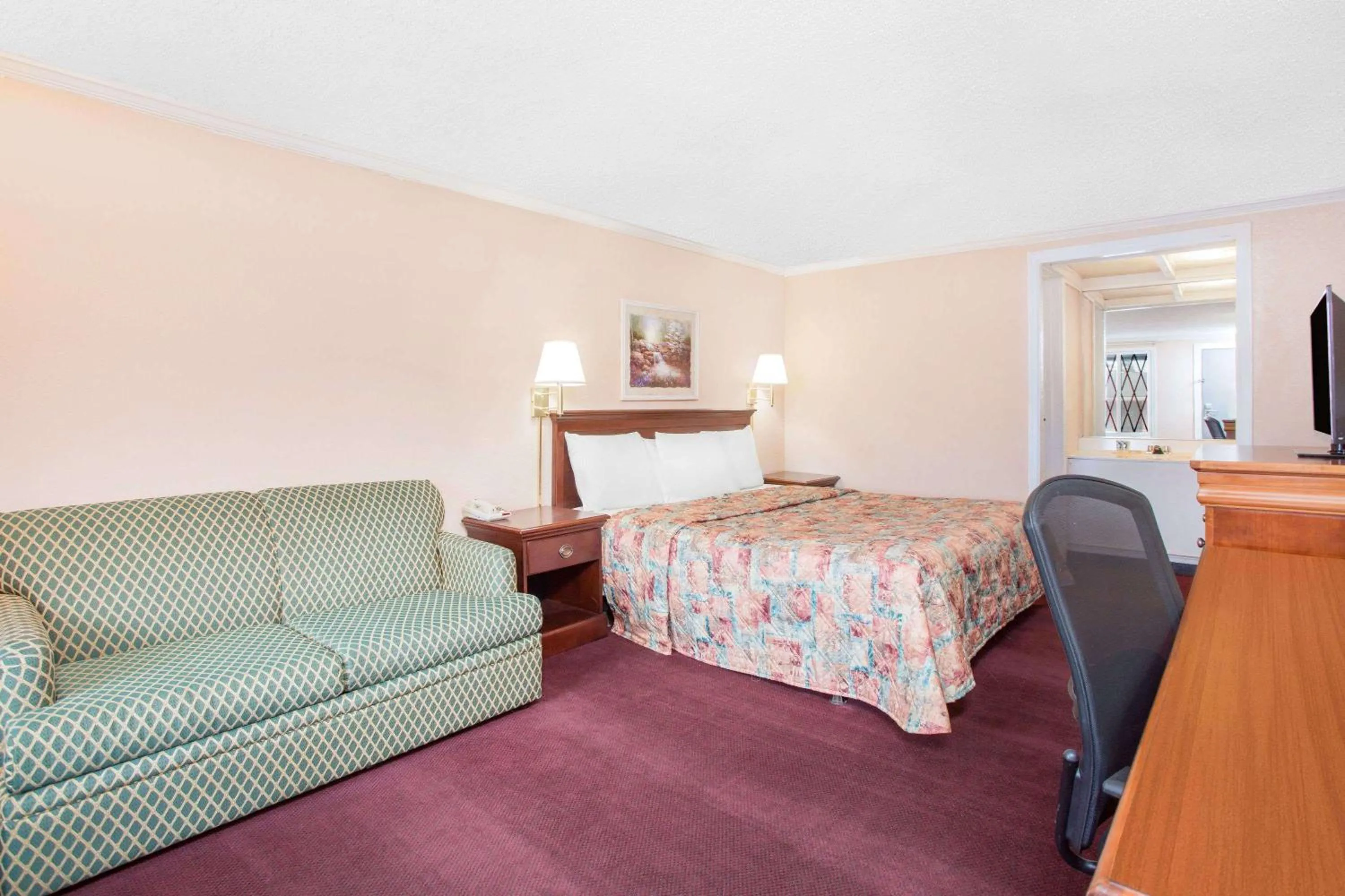 Photo of the whole room in Knights Inn - Augusta