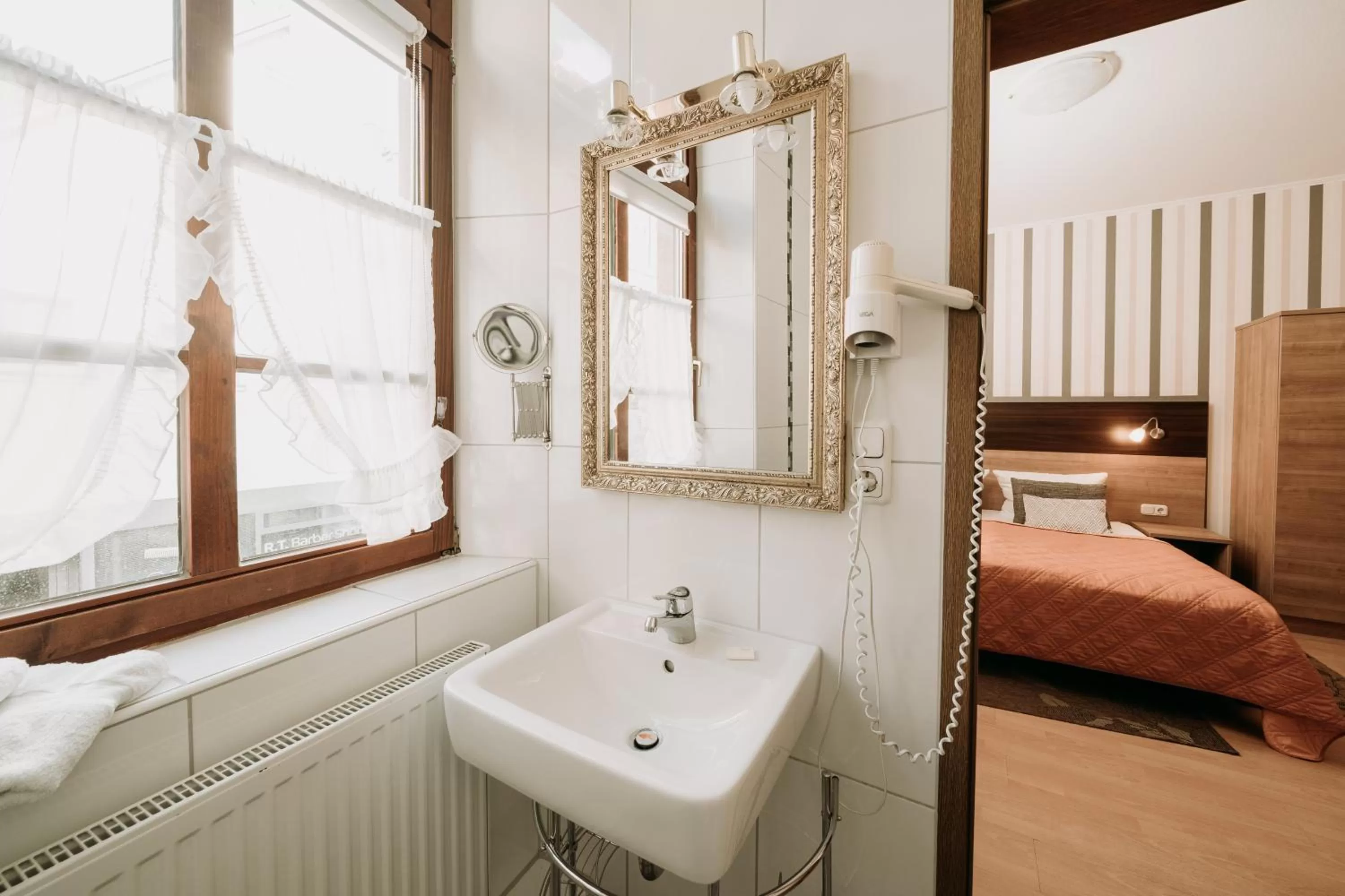 Bathroom in Fränkischer Gasthof-Hotel zum Koppen
