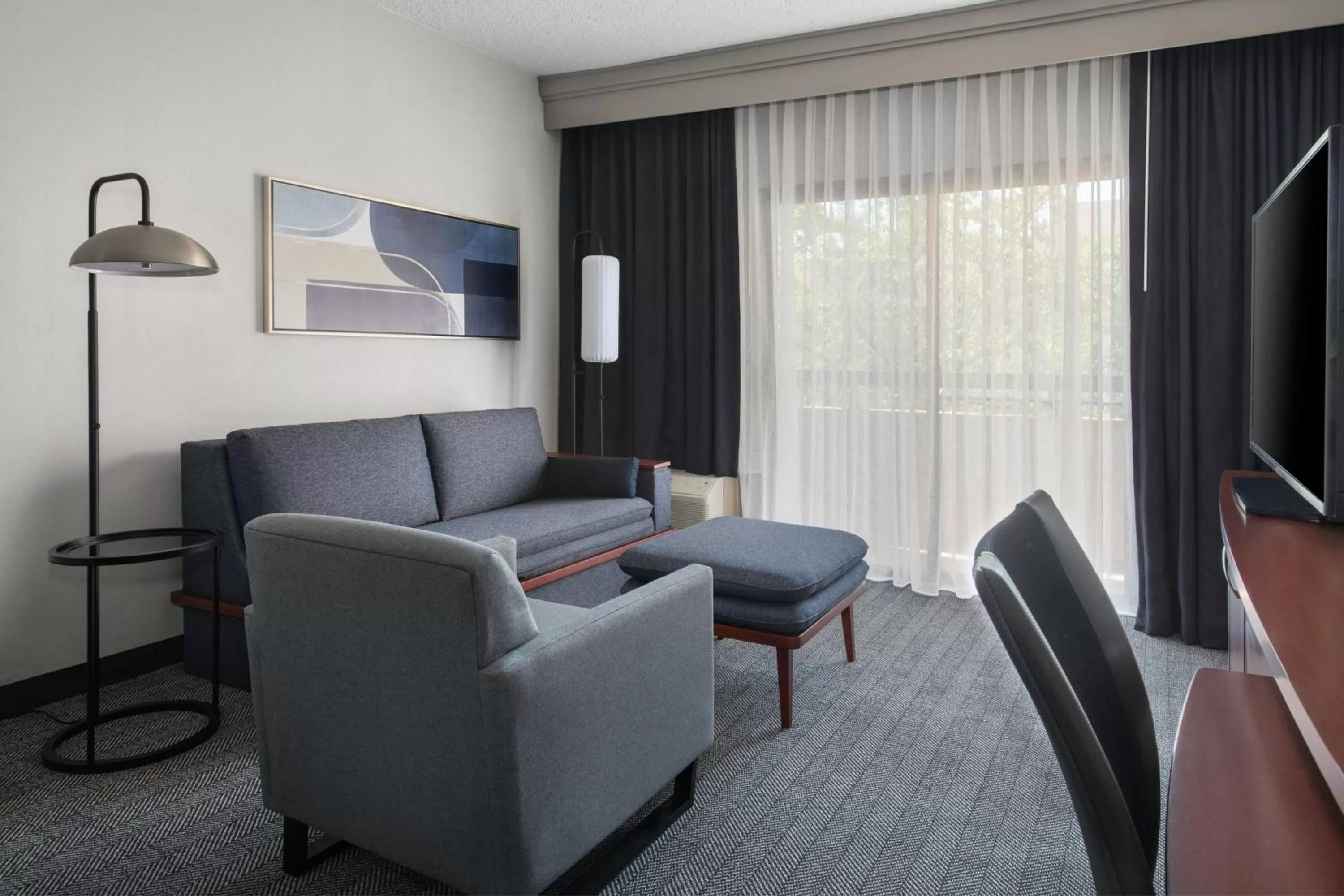Living room in Courtyard By Marriott Baltimore Hunt Valley