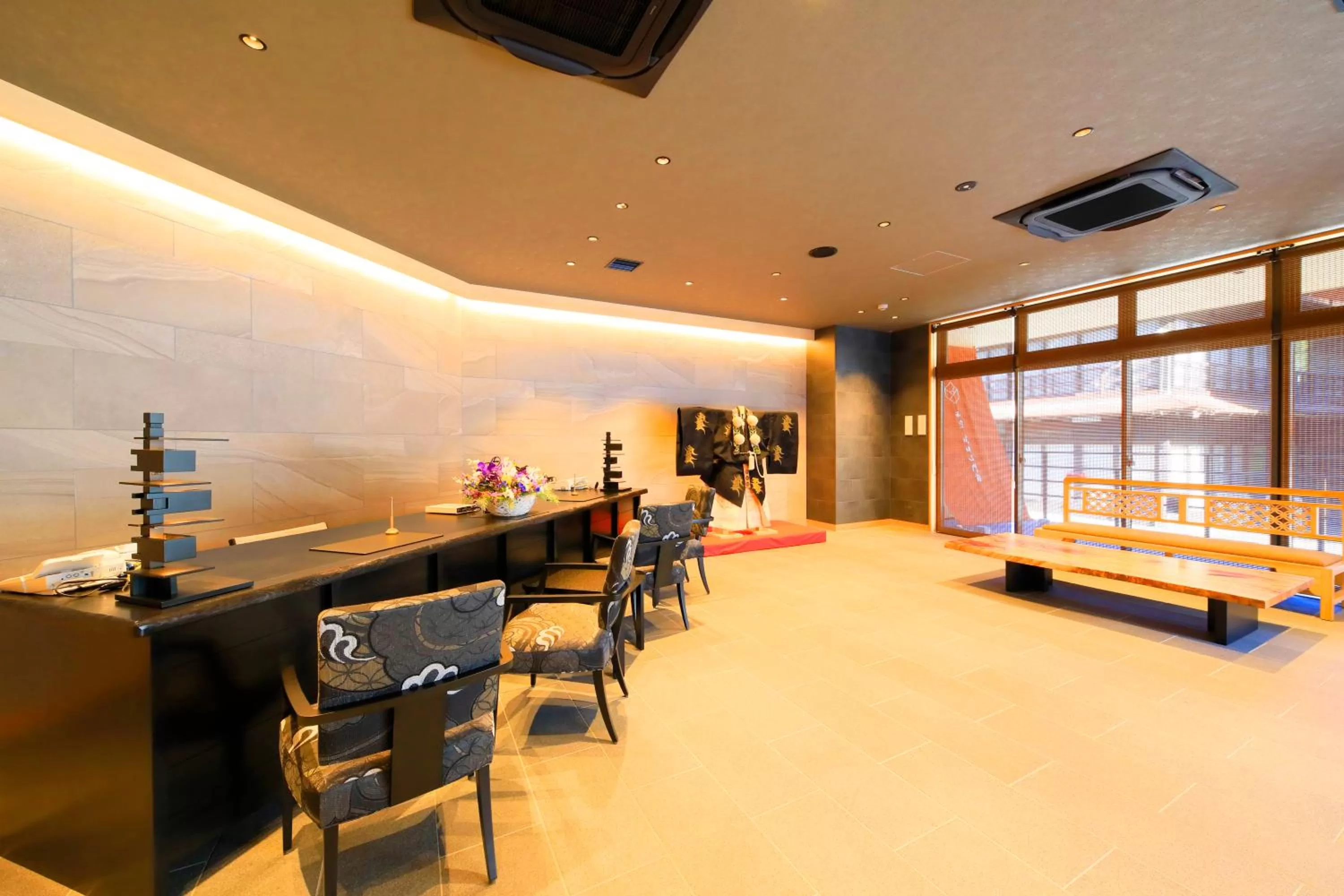 Lobby or reception in Waqoo Naritasanmonzen