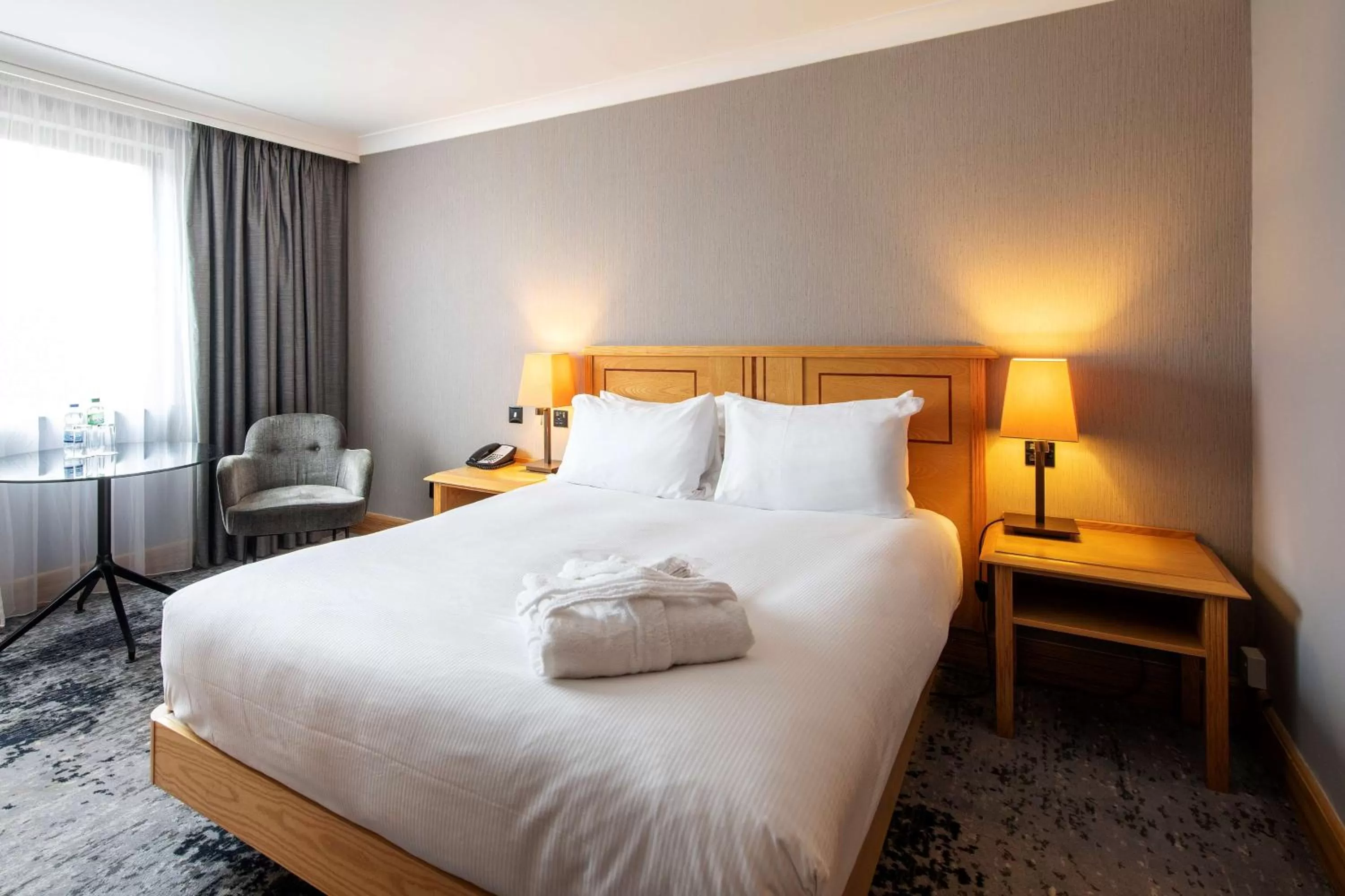 Bed in DoubleTree by Hilton Swindon Hotel