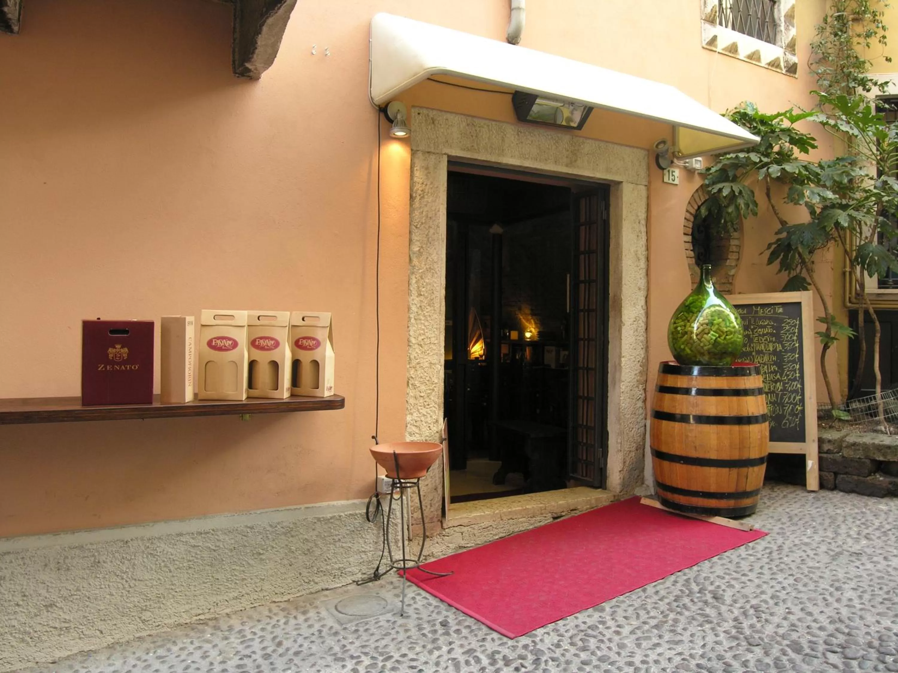 Facade/entrance in Alessi Hotel Trattoria