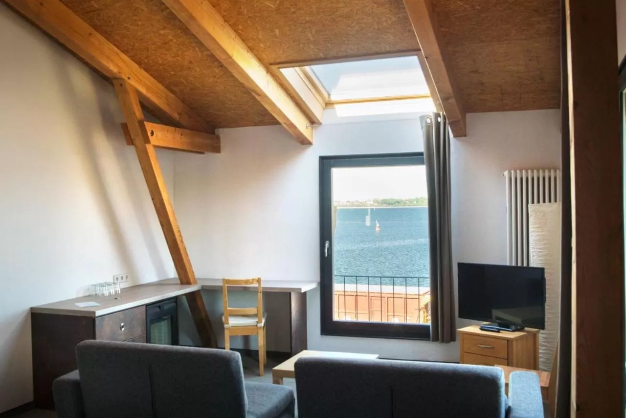 Seating area, TV/Entertainment Center in Hotel Alter Hafenspeicher