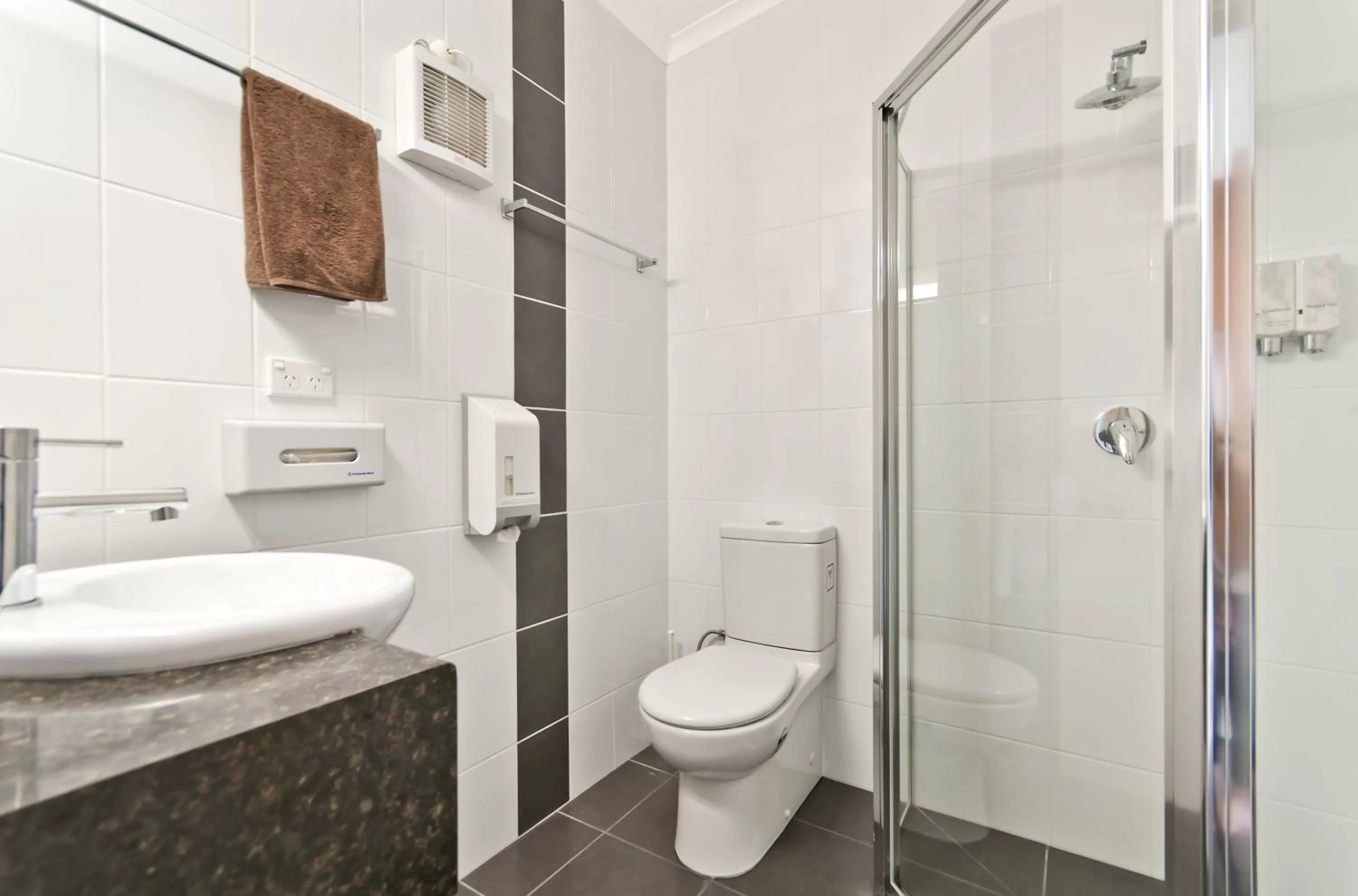 Bathroom in William Dutton Motel