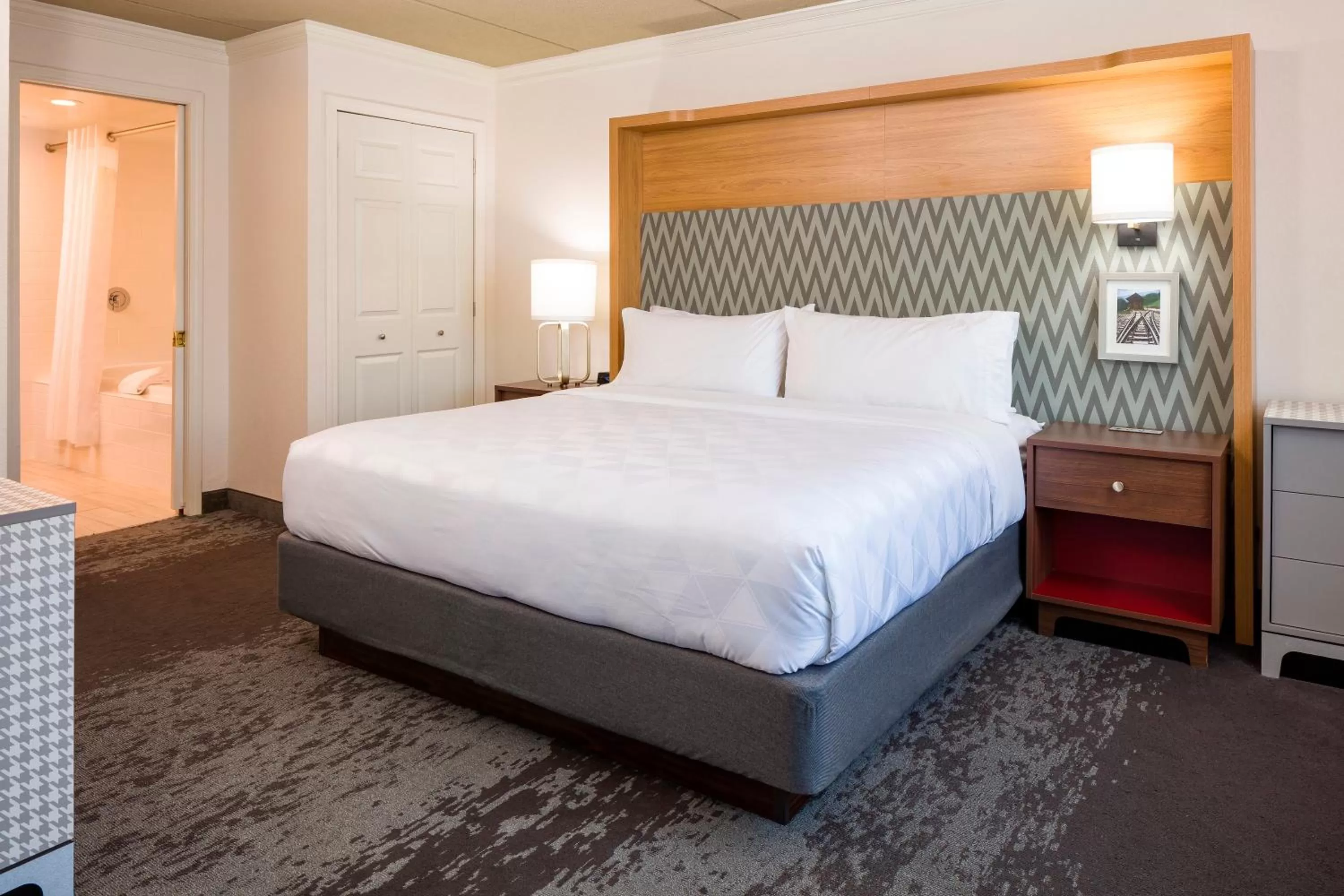 Bedroom, Bed in Holiday Inn Salem by IHG