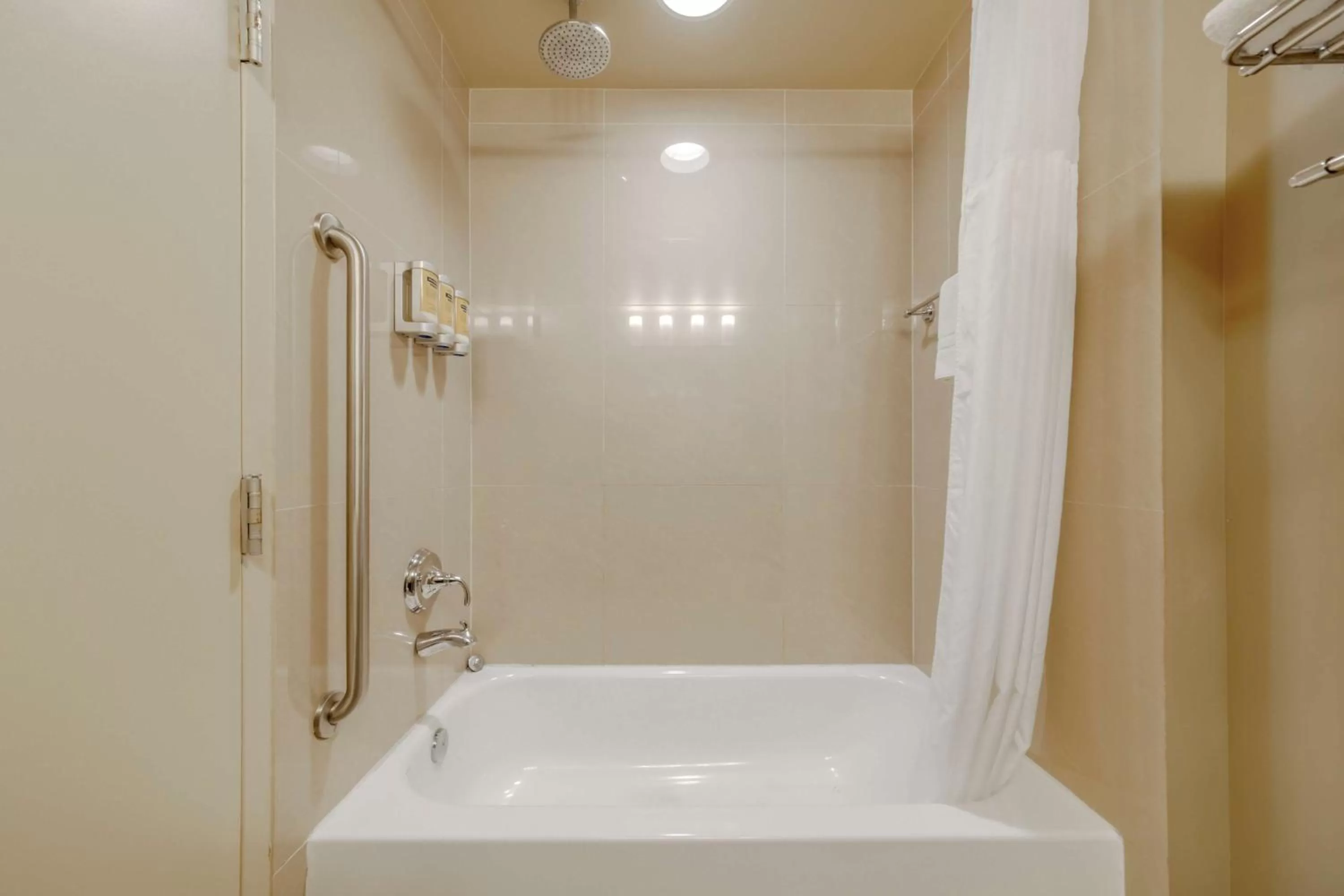 Bathroom in Best Western Plus Miami Airport North Hotel & Suites