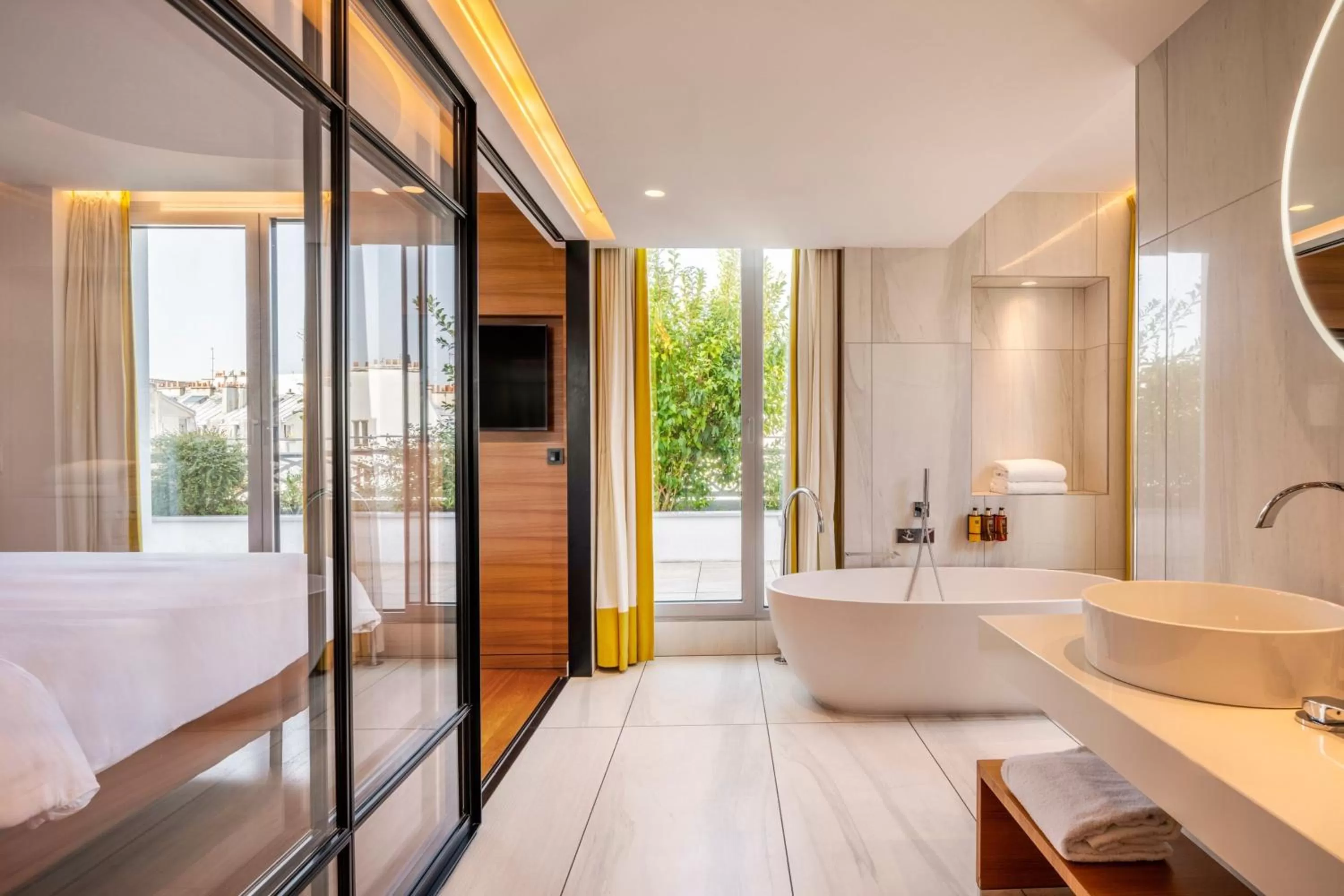 Bedroom, Bed in Renaissance Paris Republique Hotel & Spa