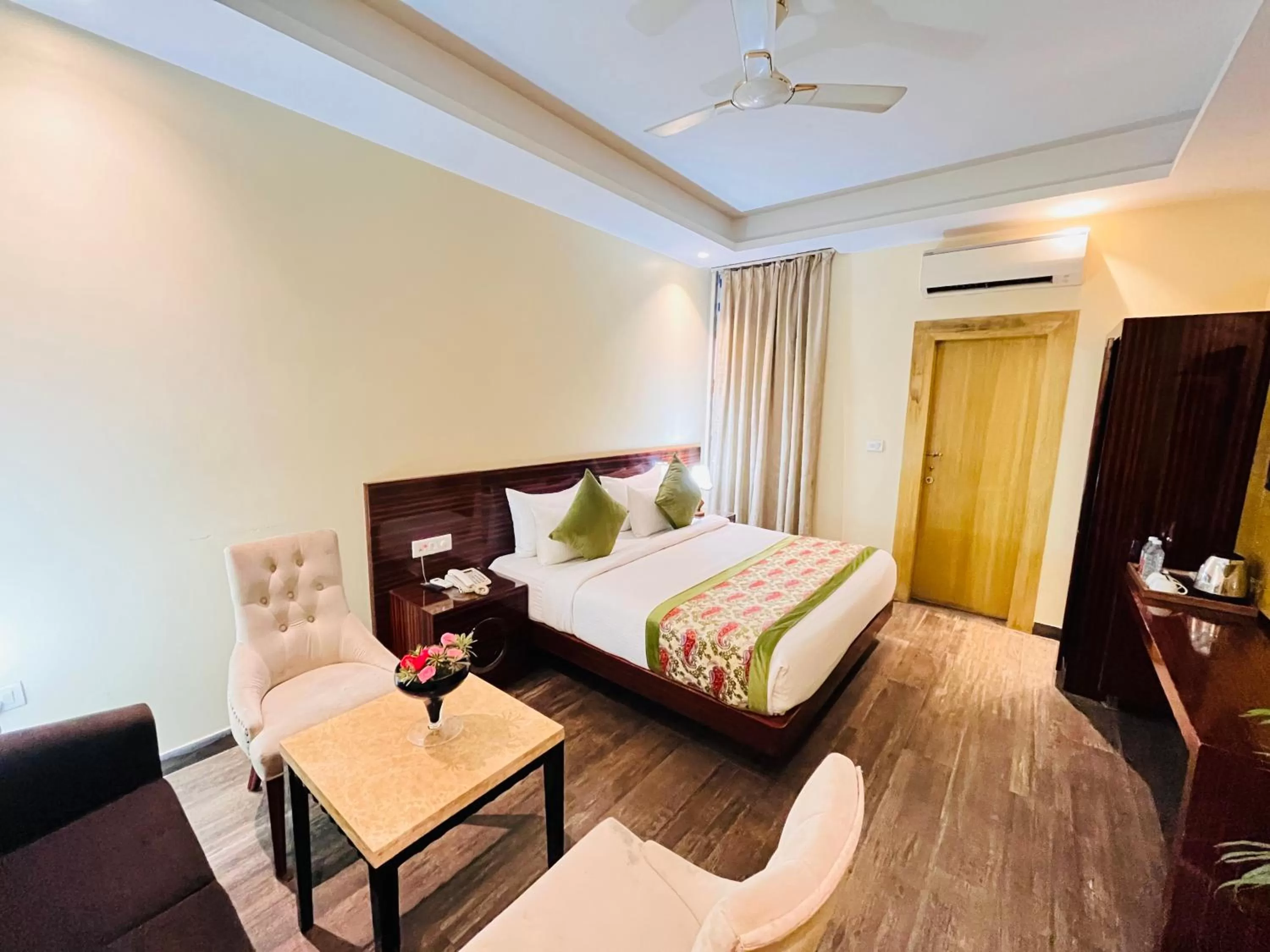 Bed in Hotel Banz near Delhi Airport