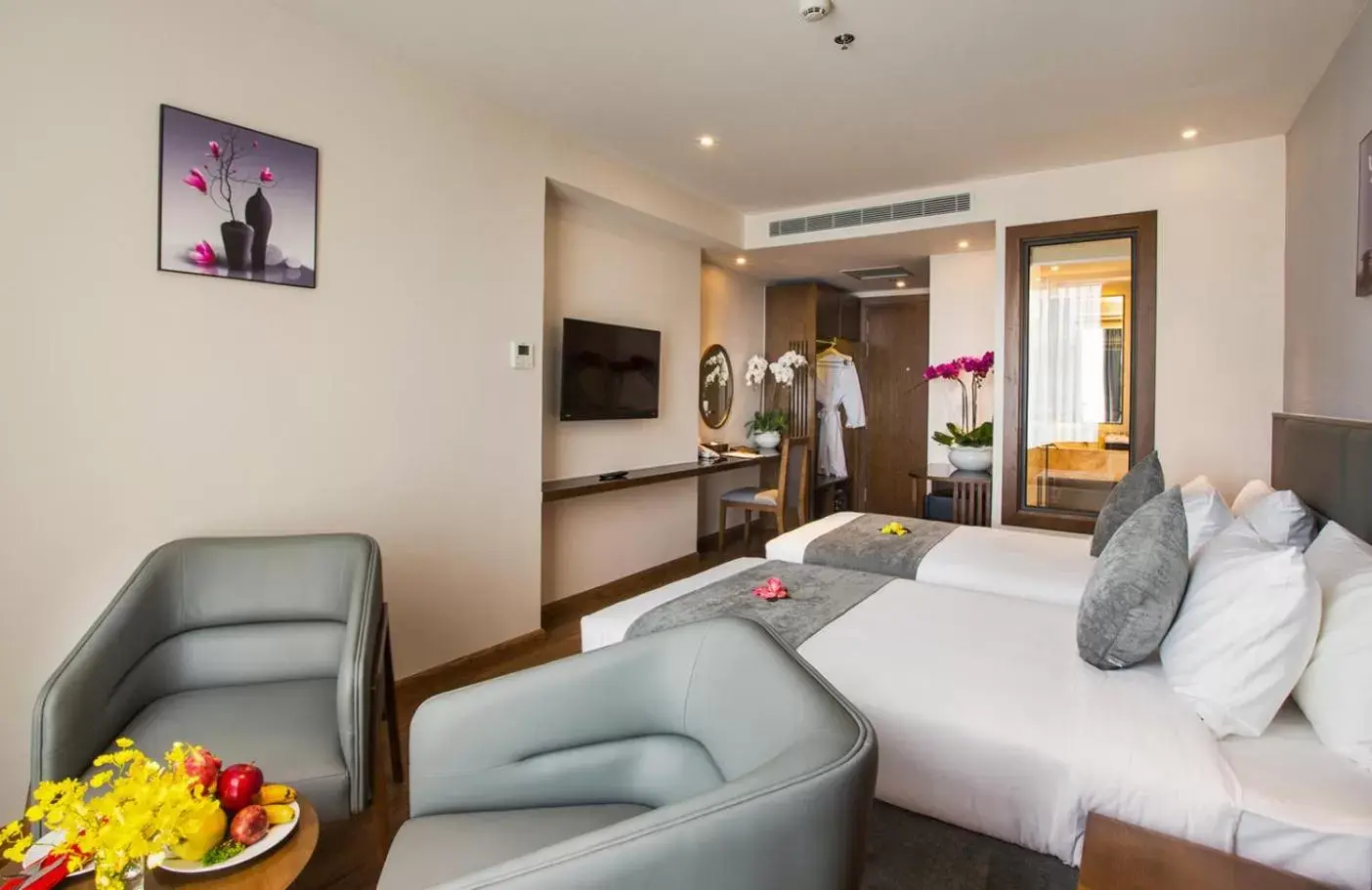 Deluxe Double or Twin Room with City View in DTX Hotel Nha Trang Deluxe Double or Twin Room with City View in DTX Hotel Nha Trang
