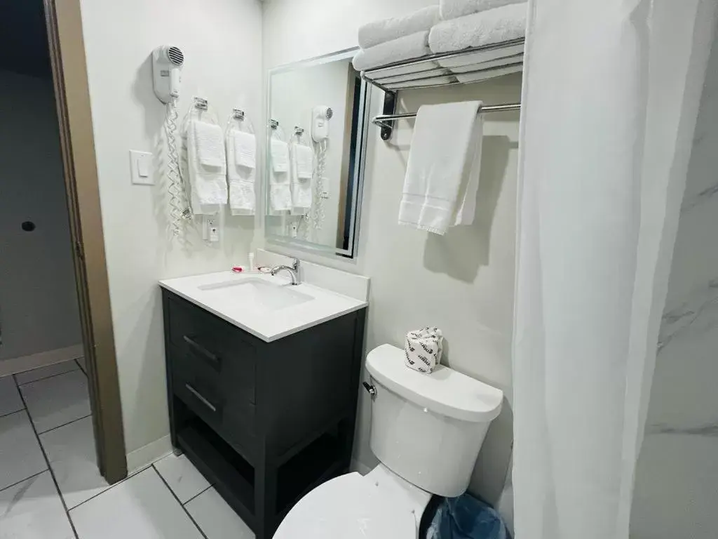 1 Double , 1 Twin Bed, Non-Smoking in Spark by Hilton Brockville 1 Double , 1 Twin Bed, Non-Smoking in Spark by Hilton Brockville