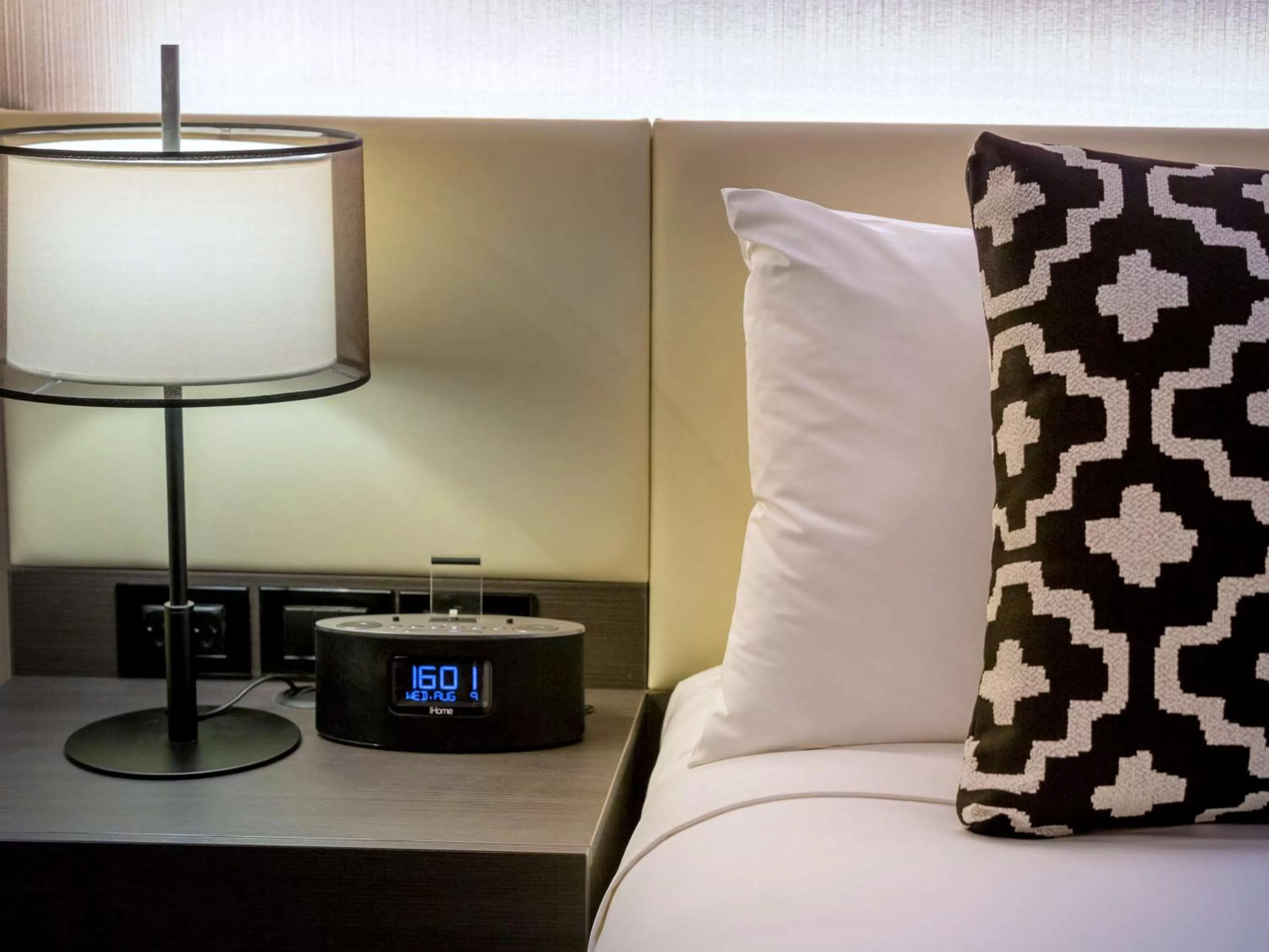 Photo of the whole room, Bed in Pullman Melbourne City Centre