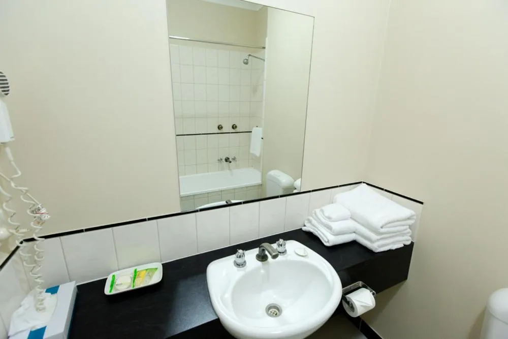 Bathroom in Barkly Motorlodge