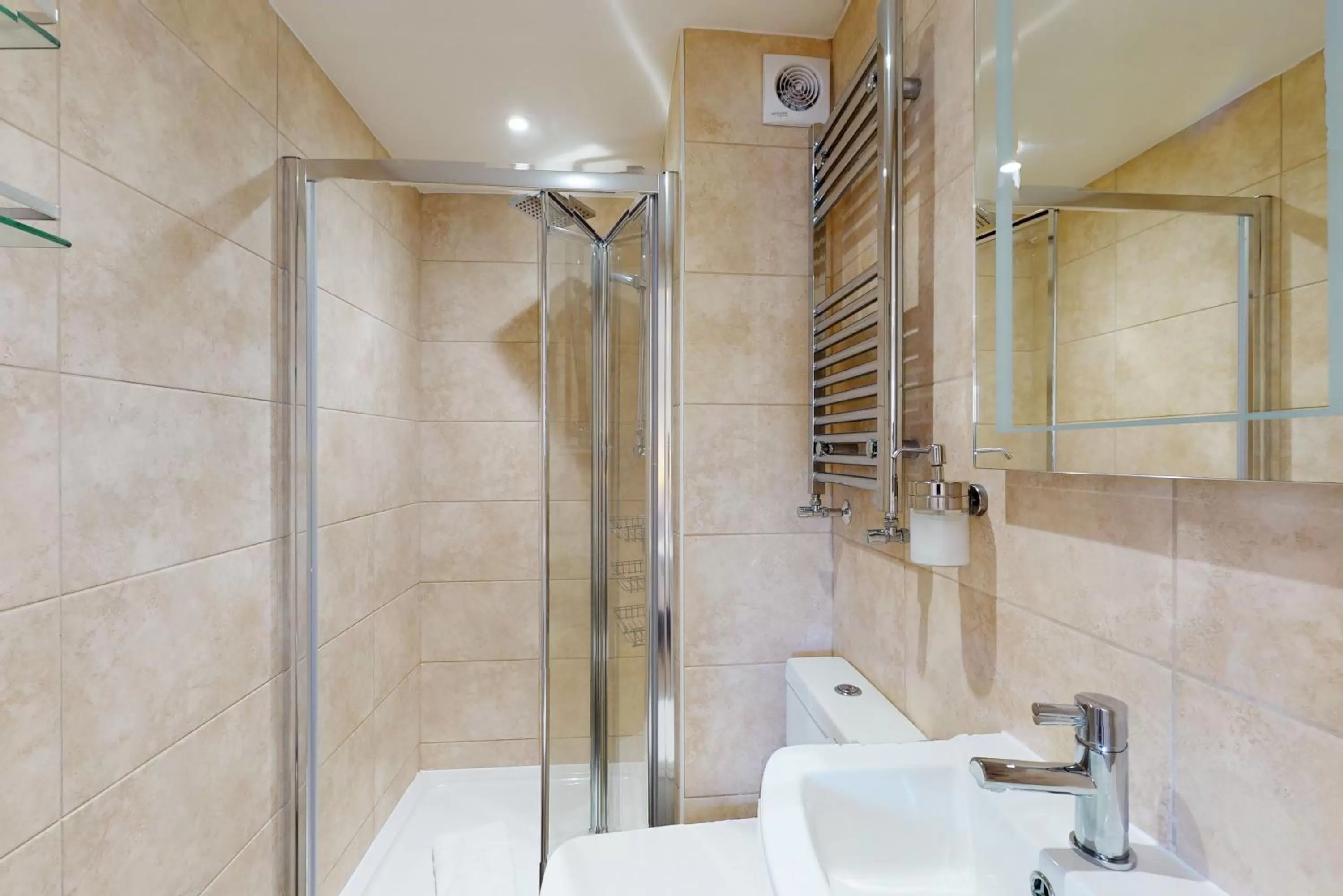 Bathroom in Crabbers' Wharf