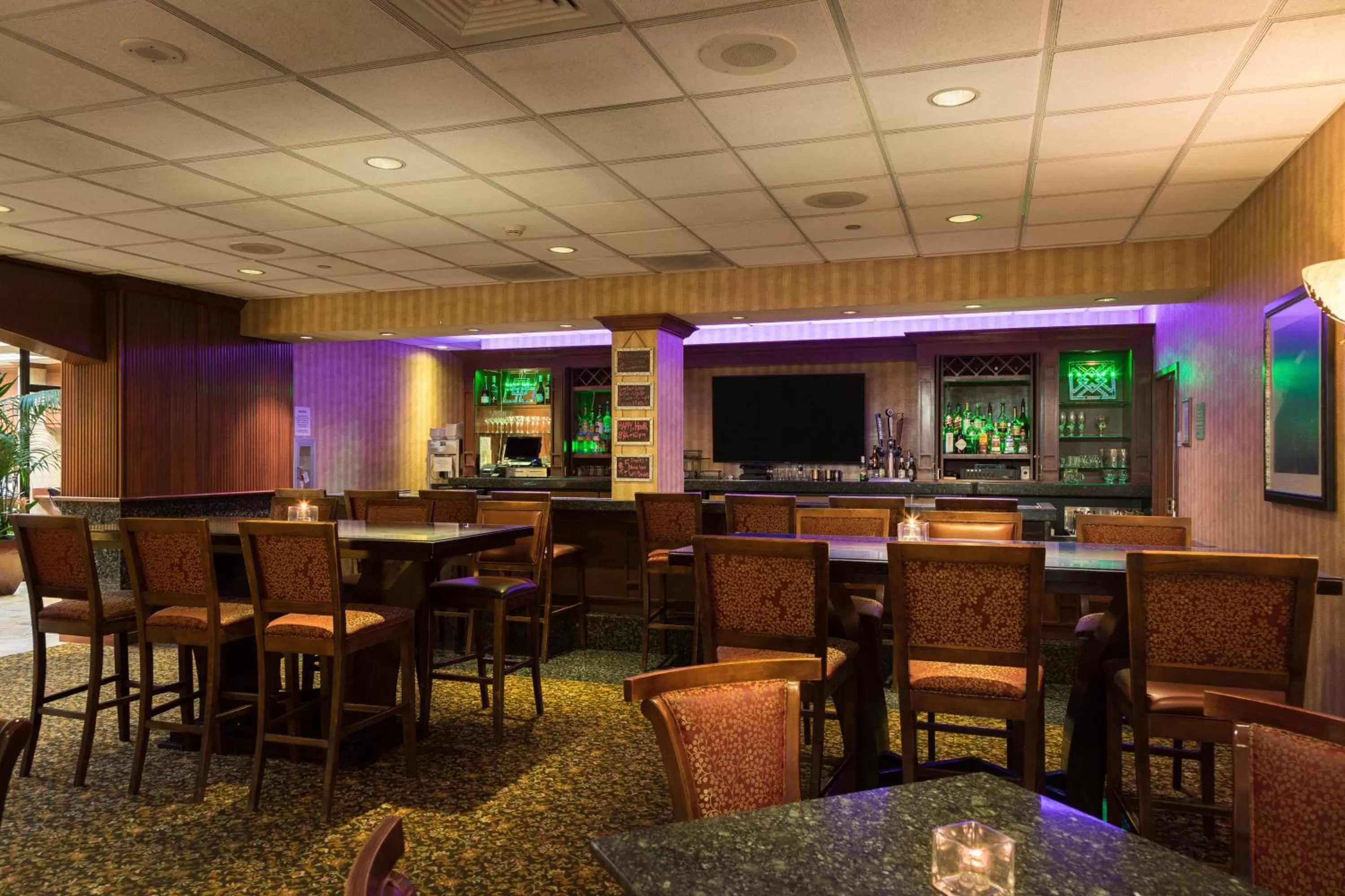 Lounge or bar in Holiday Inn Sacramento Downtown-Arena by IHG