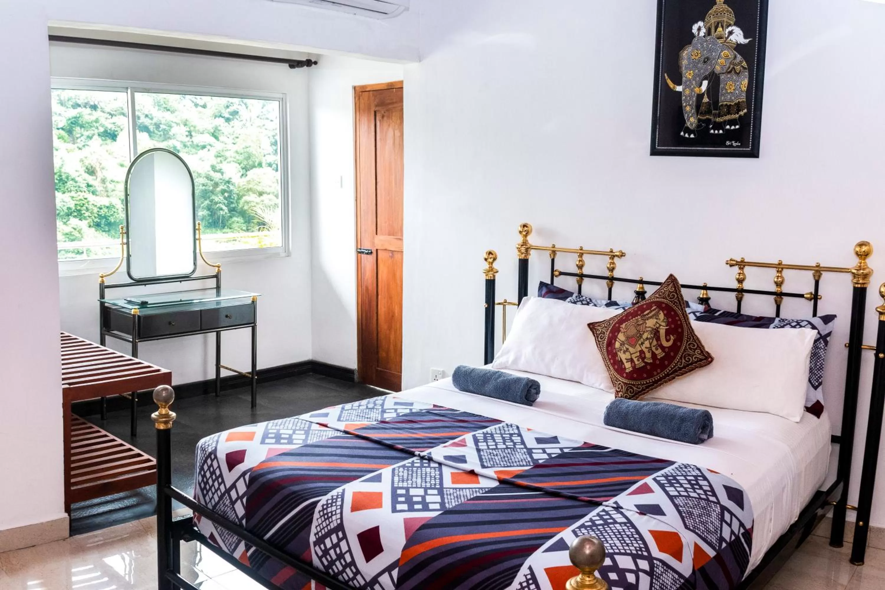 Bed in Kandy Riverside Villa